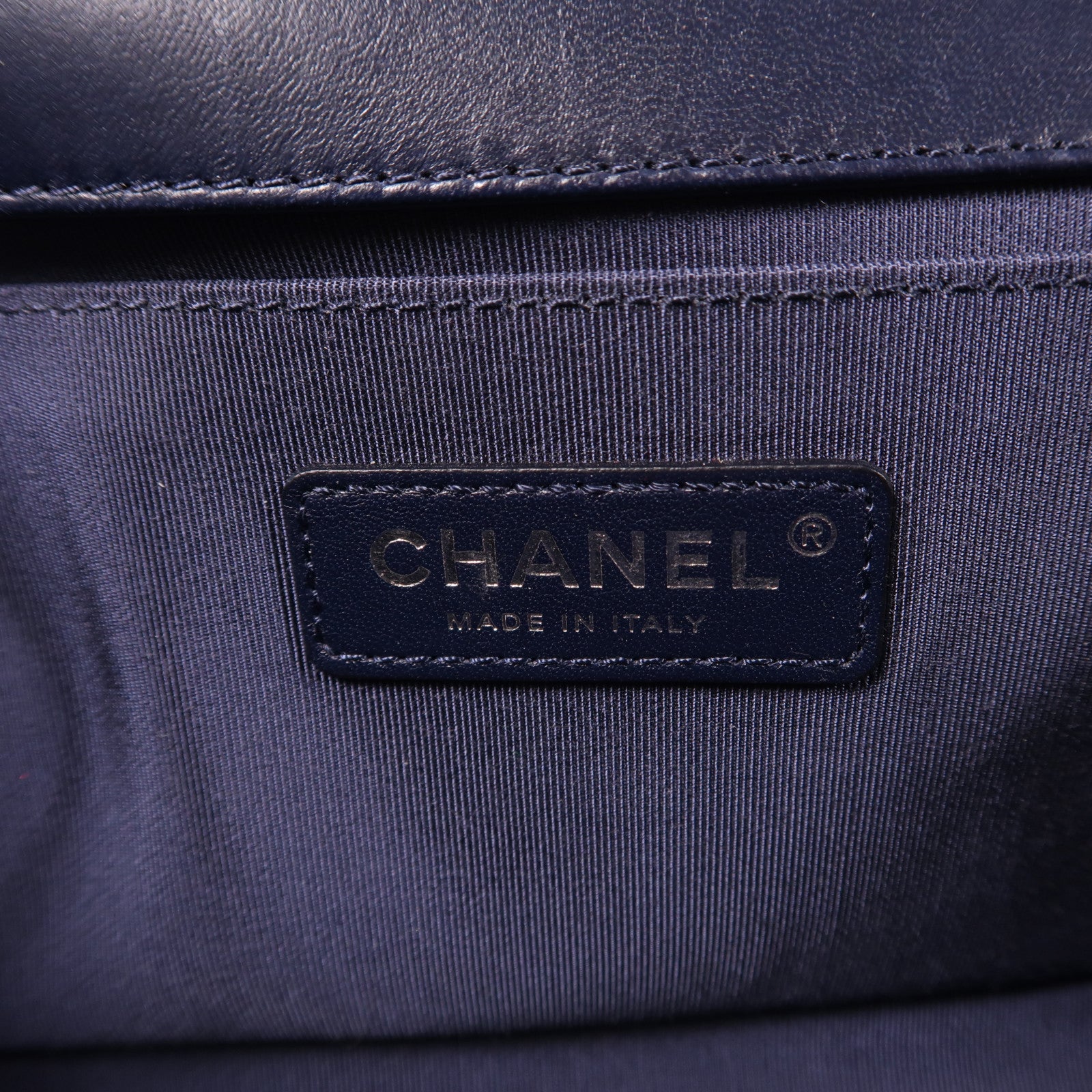 CHANEL 羊皮皮革Boy Chanel銀扣鏈帶肩背袋深藍色