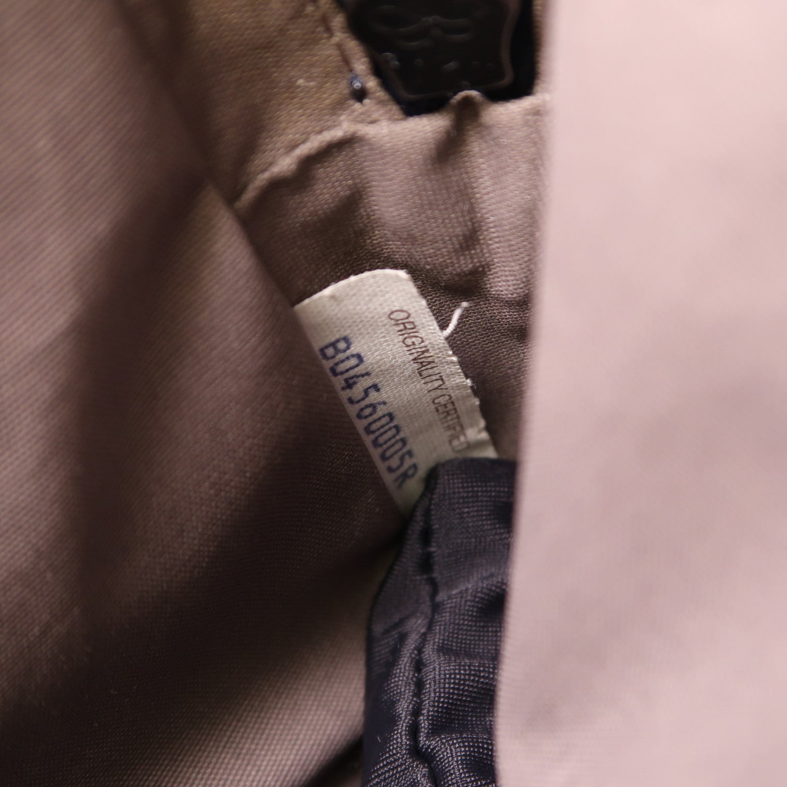 BOTTEGA VENETA 牛皮皮革Pouch小袋