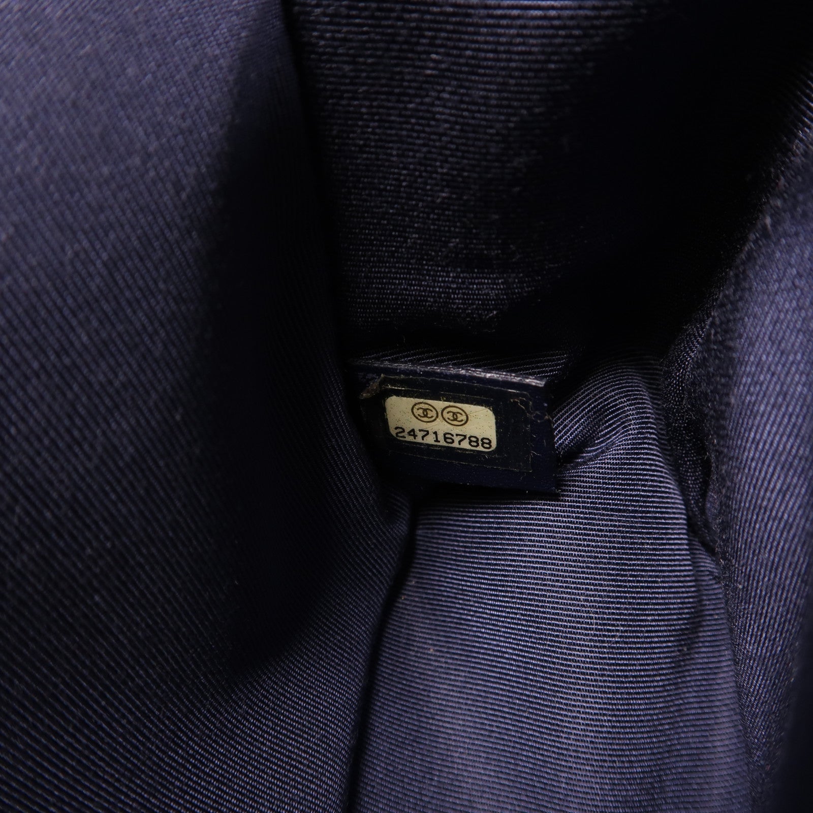 CHANEL 羊皮皮革Boy Chanel銀扣鏈帶肩背袋深藍色