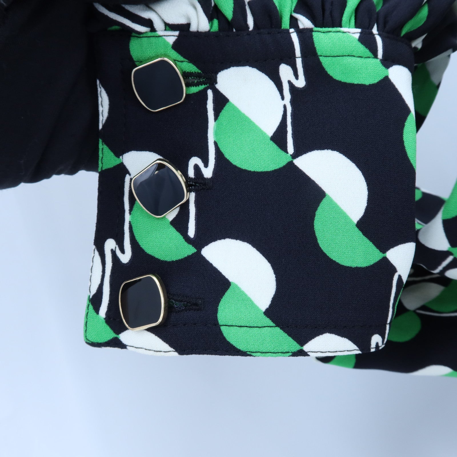 LOUIS VUITTON Wool/Silk Buttoned Collar Dress連身裙