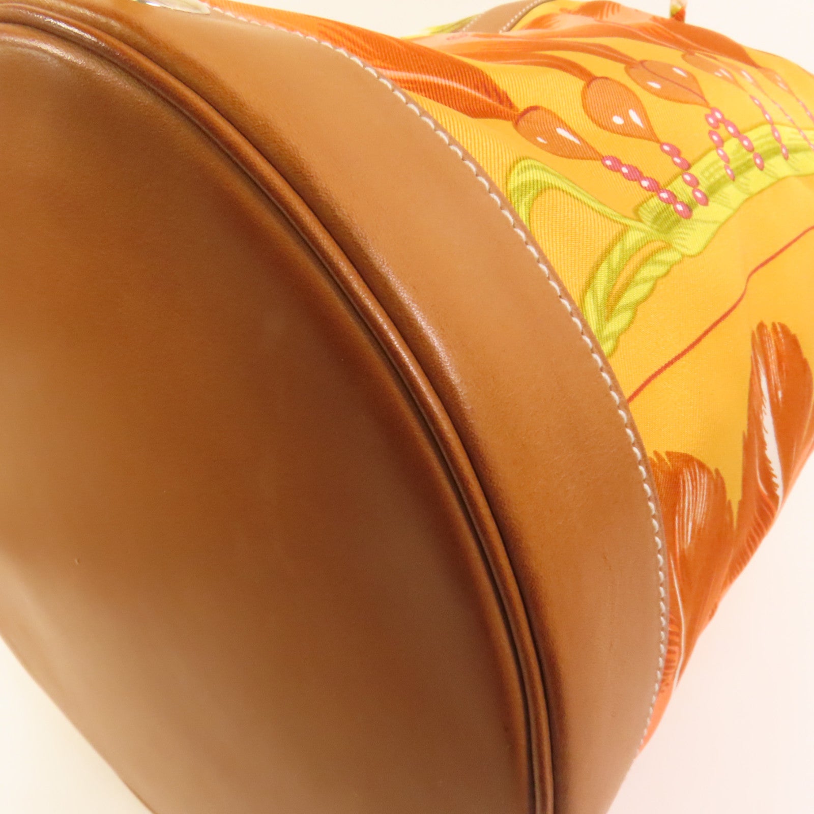 HERMES 絲質Soie Cool 22銀扣肩背袋Orange