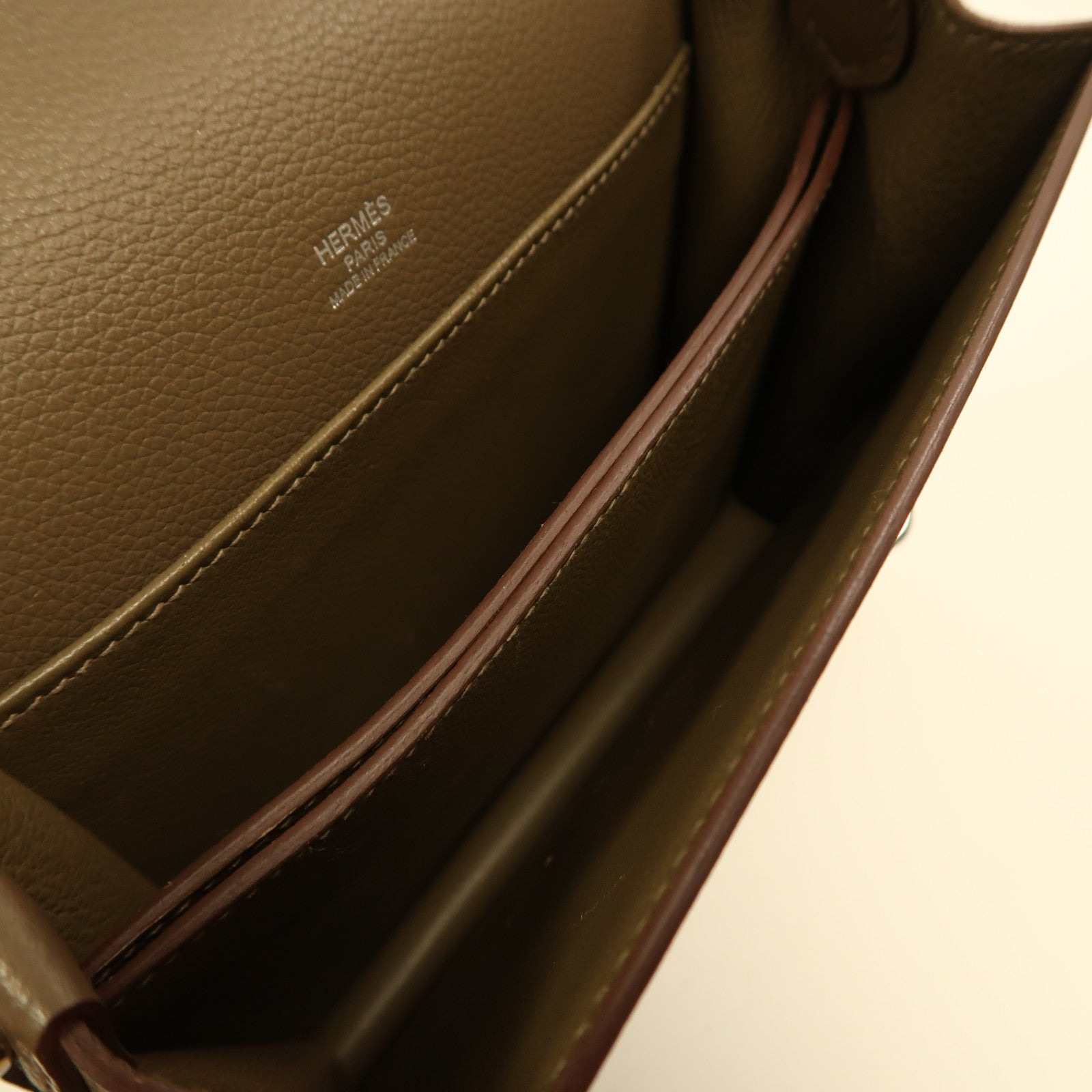 HERMES Evercolor皮革Mini Roulis銀扣肩背袋威瑪犬米色