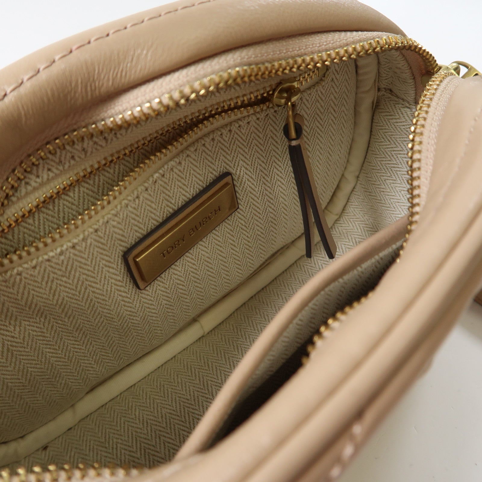 牛皮皮革Kira Chevron Camera Bag金扣鏈帶肩背袋杏色