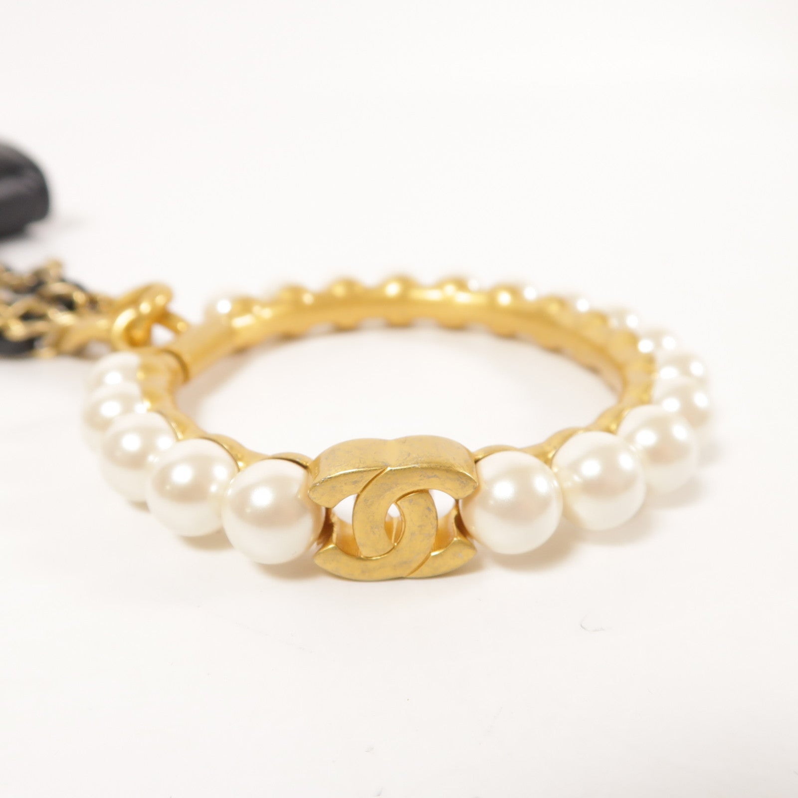 CHANEL 牛皮皮革Hand Bag金扣鏈帶手挽袋