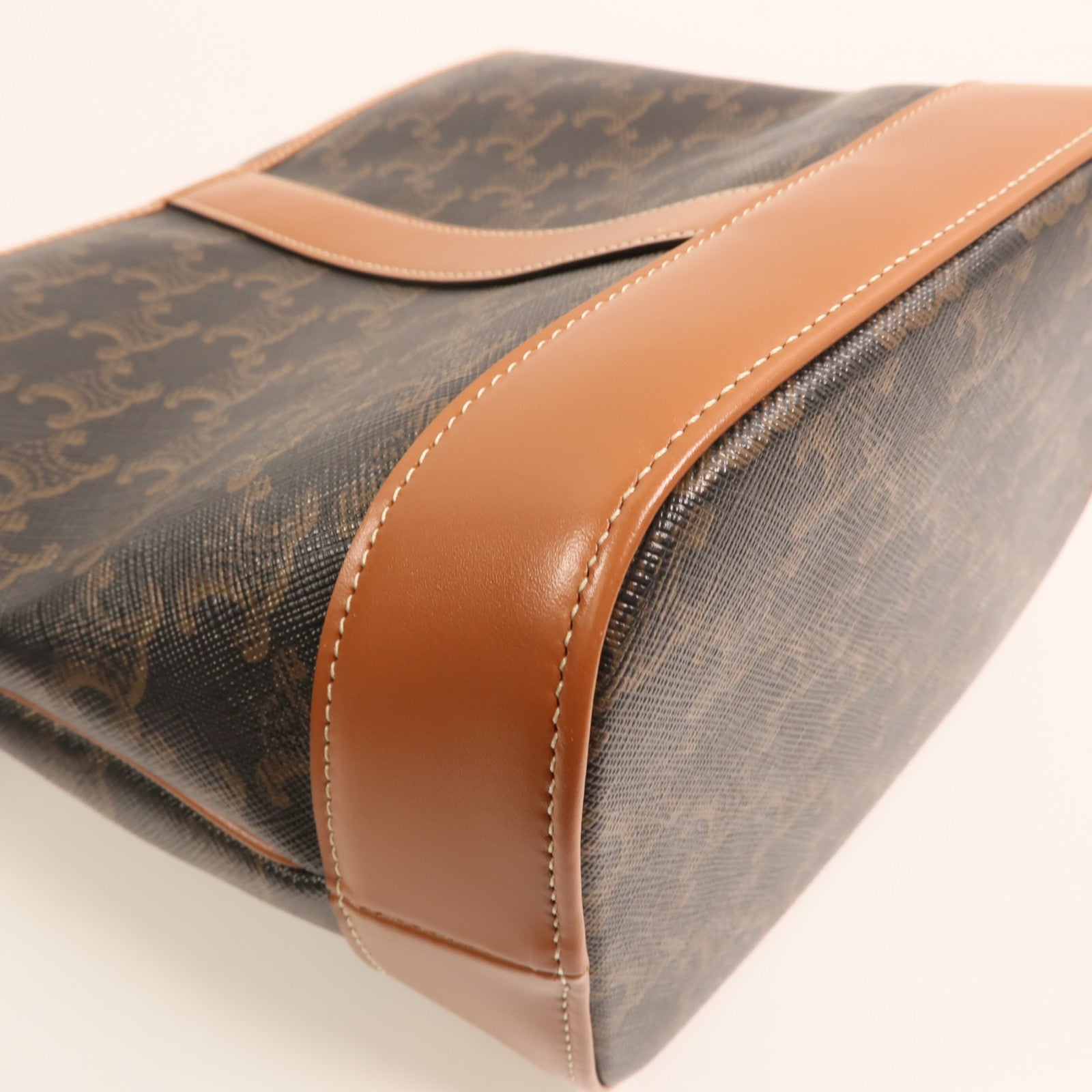 CELINE 塗層帆布Triomphe Small Bucket Bag金扣肩背袋