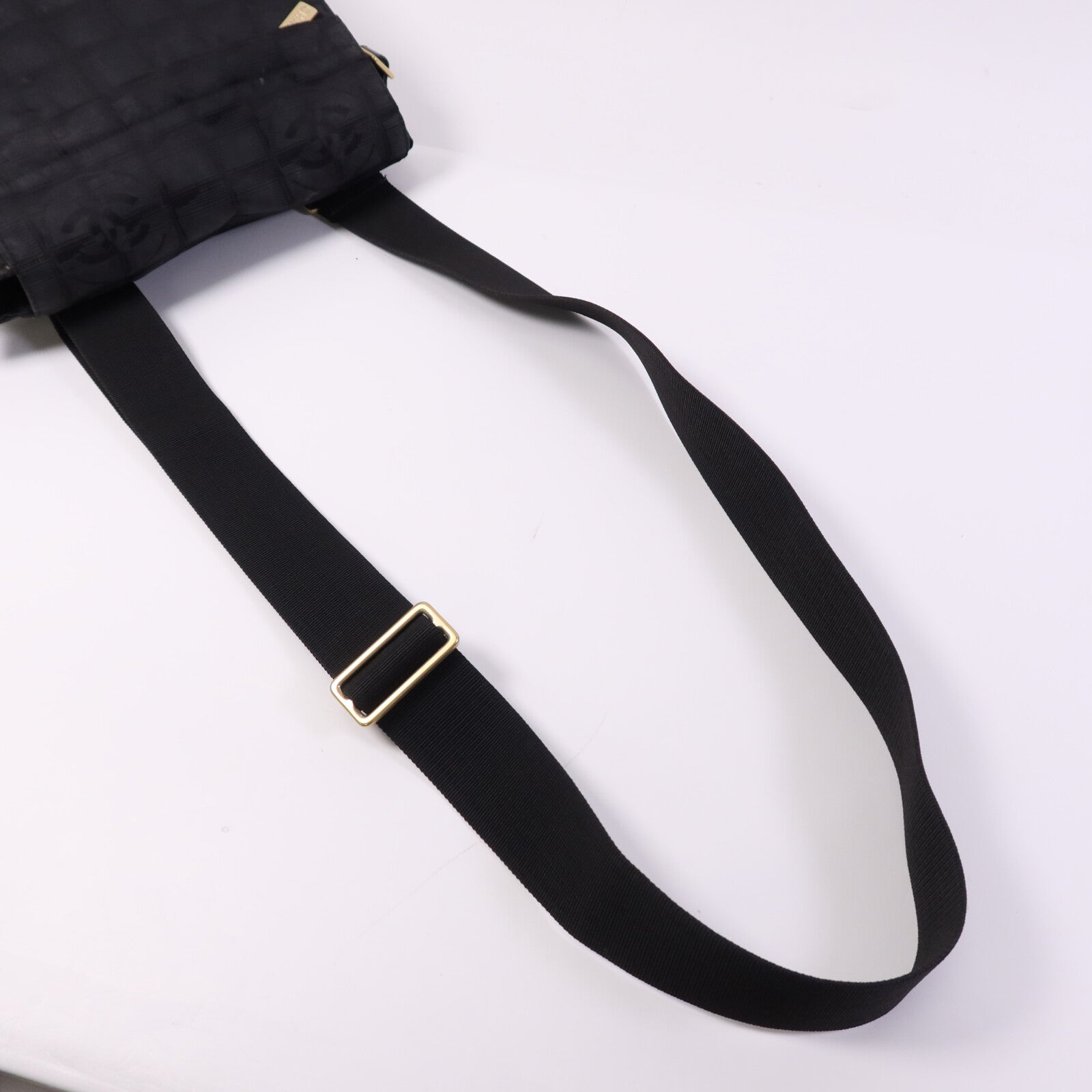 CHANEL 尼龍Travel Line金扣肩背袋