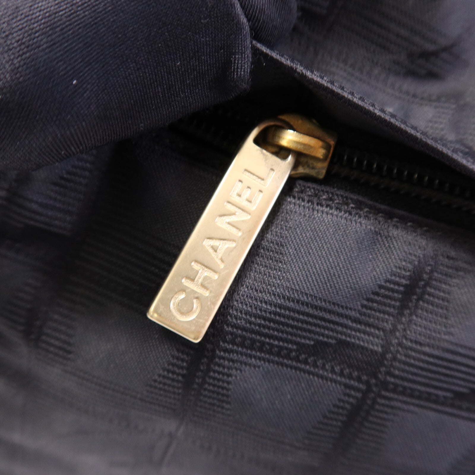 CHANEL 尼龍Travel Line金扣肩背袋