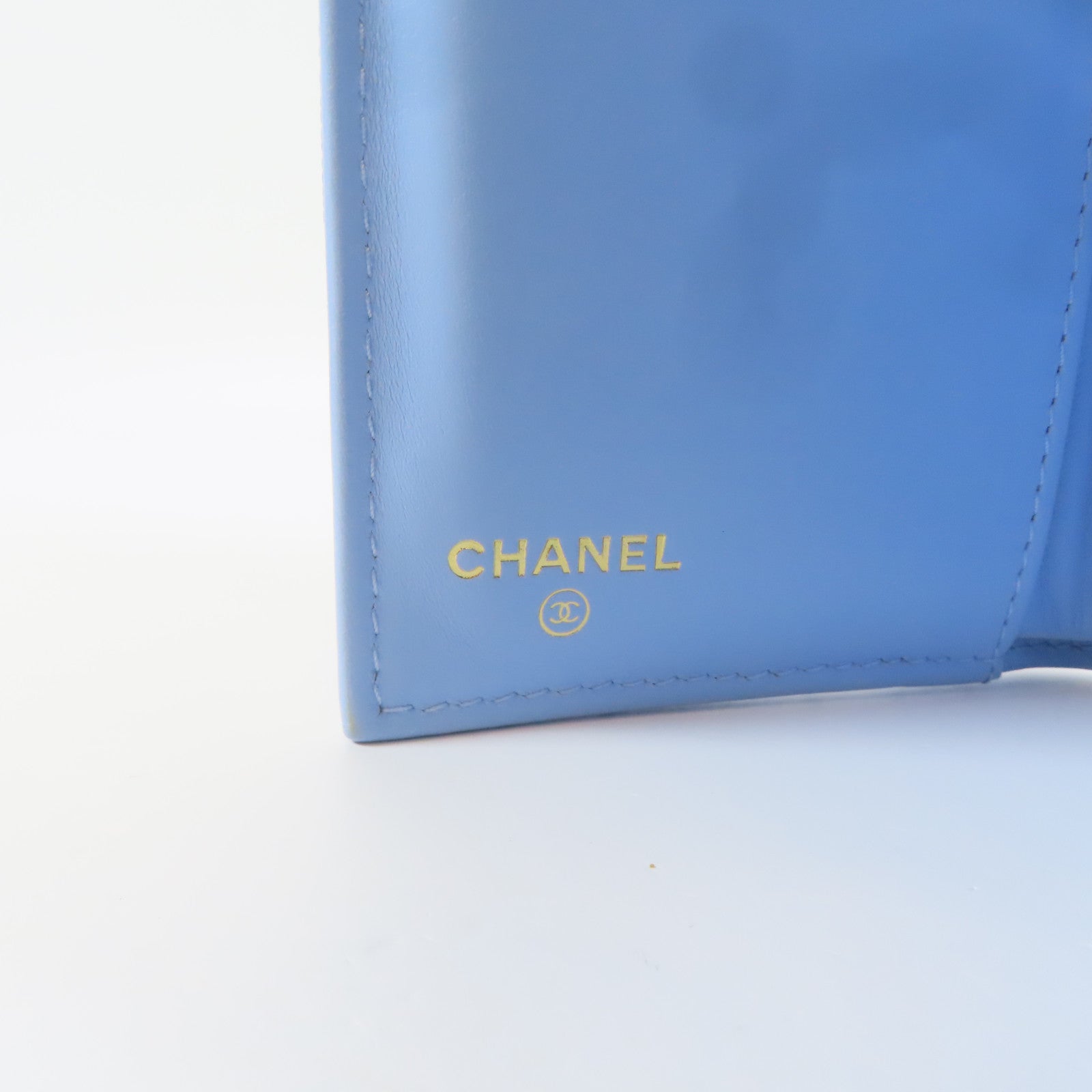 CHANEL 菱格Caviar皮革Classic Flap Medium Wallet金扣中長錢包藍色