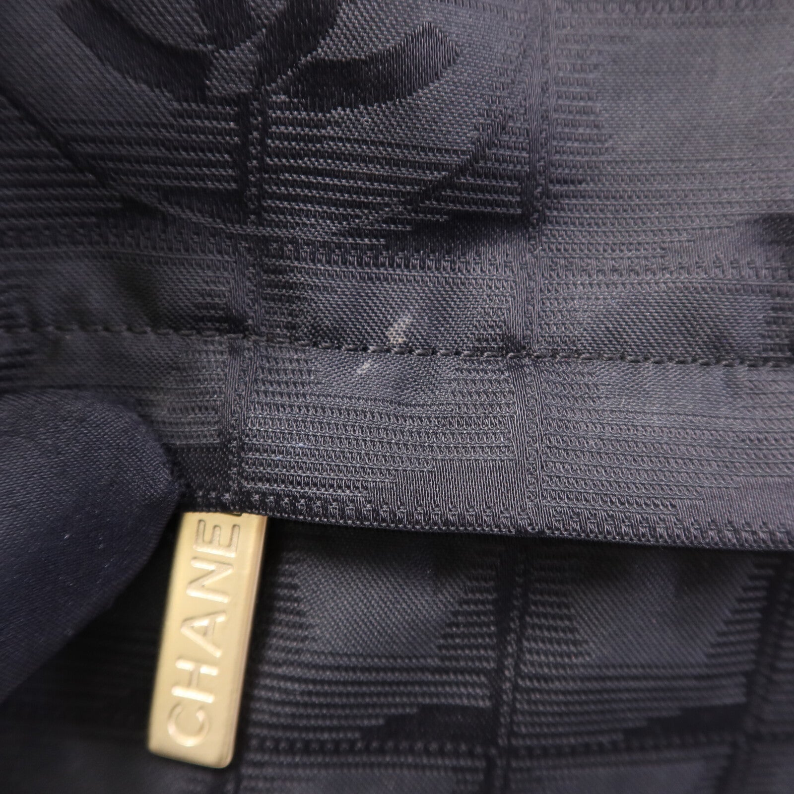 CHANEL 尼龍Travel Line金扣肩背袋