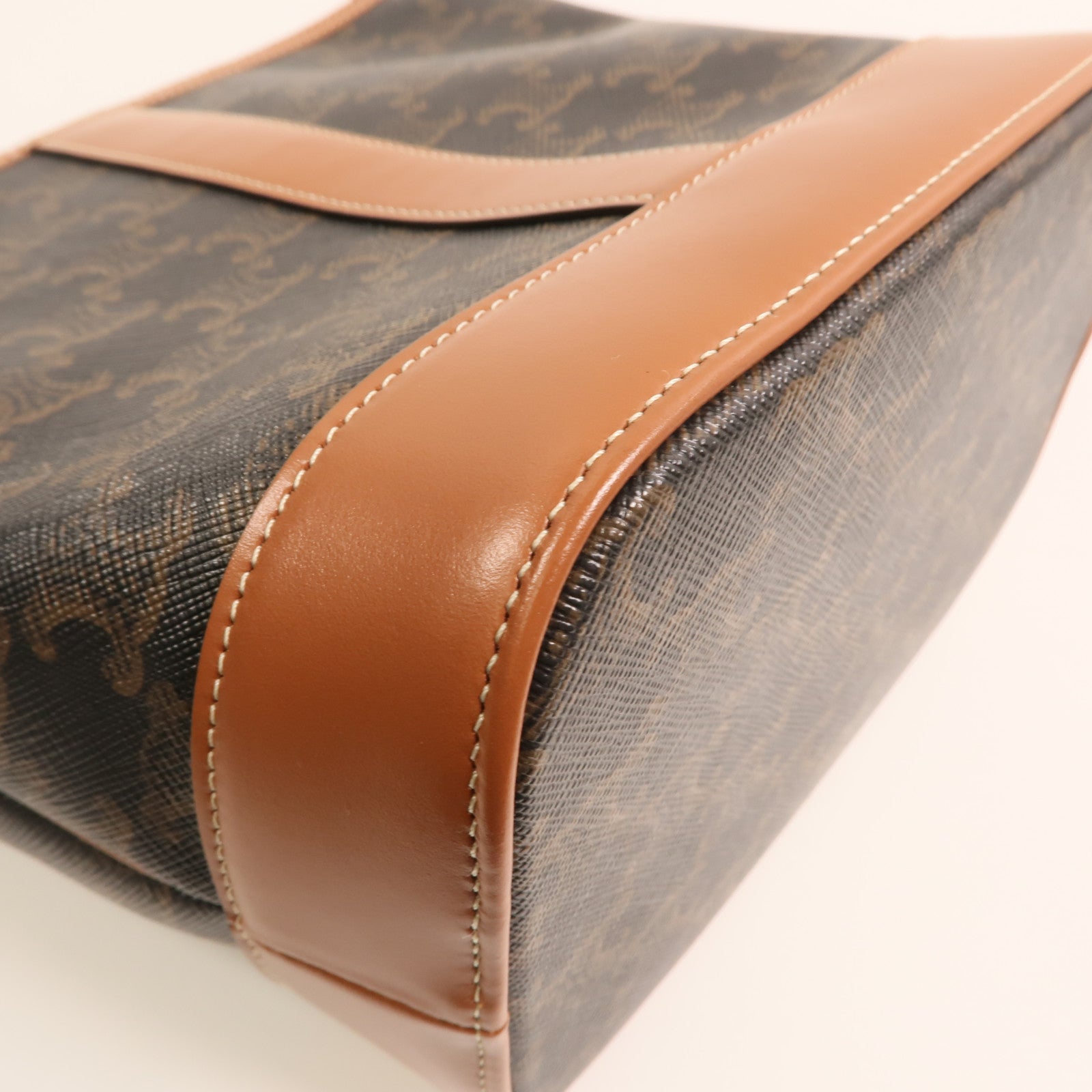 CELINE 塗層帆布Triomphe Small Bucket Bag金扣肩背袋