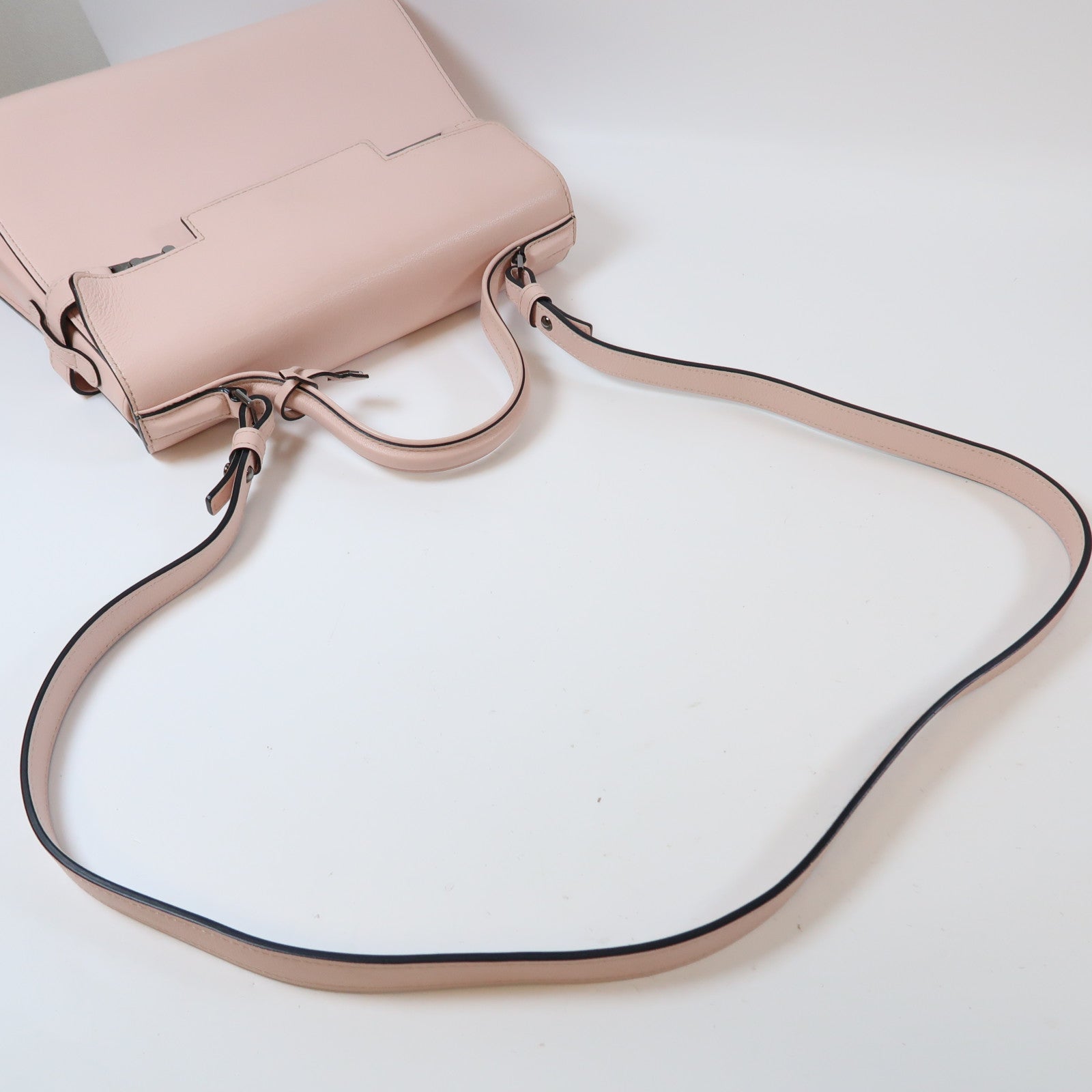 Delvaux 羊皮皮革Delvaux Tempete黑扣手挽肩背兩用袋粉紅色