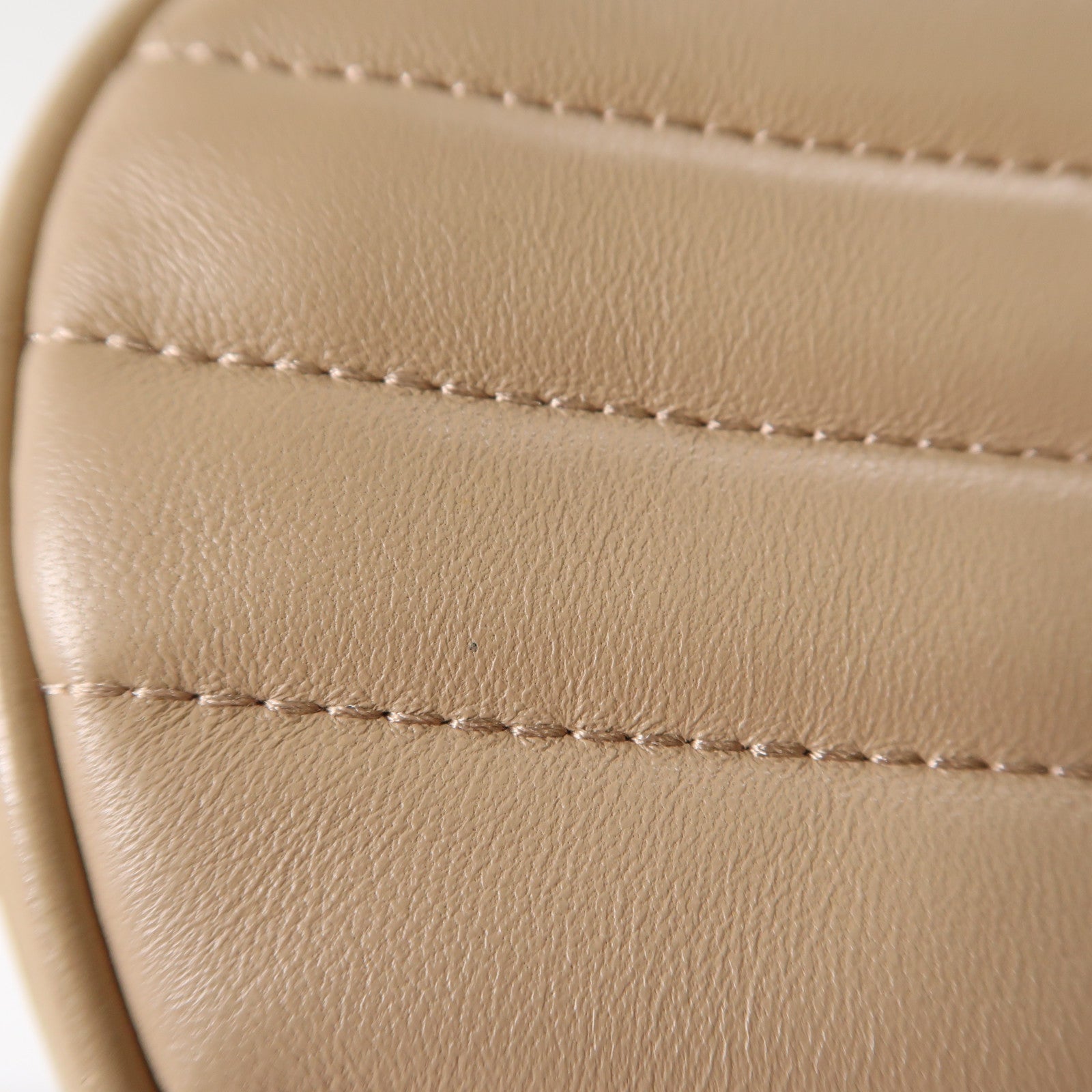 牛皮皮革Kira Chevron Camera Bag金扣鏈帶肩背袋杏色