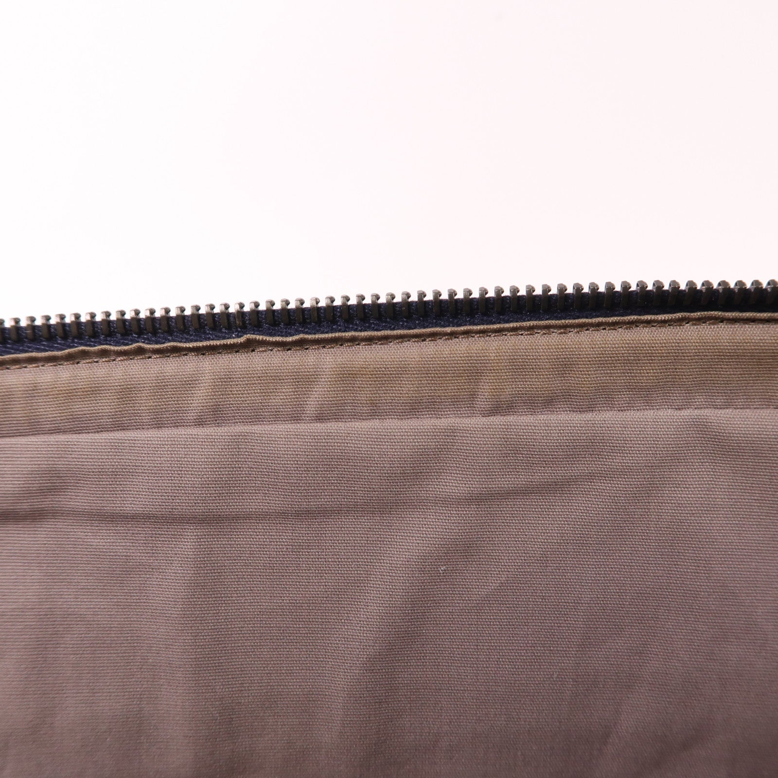 BOTTEGA VENETA 牛皮皮革Pouch小袋