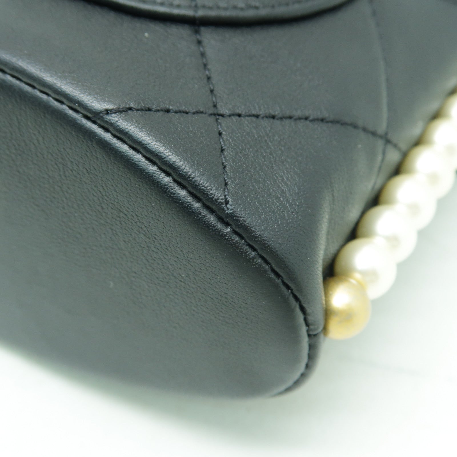 CHANEL 【激減優惠】菱格皮革Small Hobo金扣肩背袋黑色