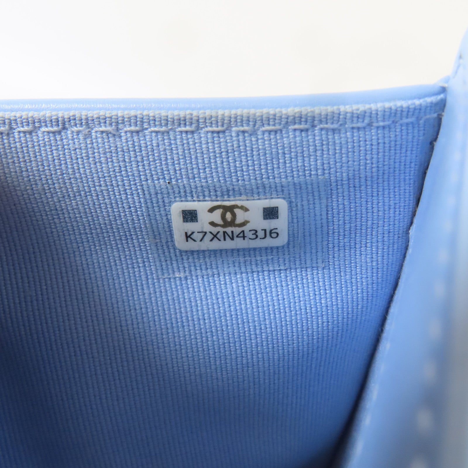 CHANEL 菱格Caviar皮革Classic Flap Medium Wallet金扣中長錢包藍色