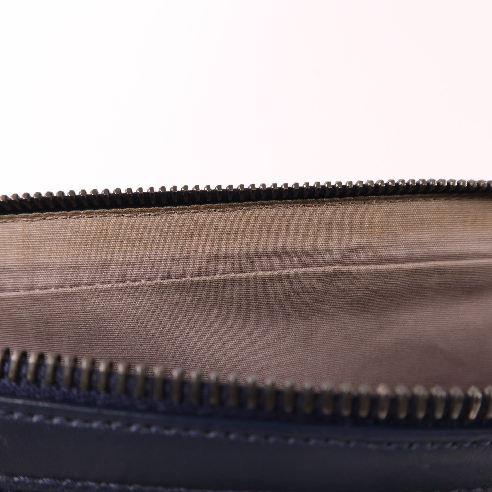 BOTTEGA VENETA 牛皮皮革Pouch小袋