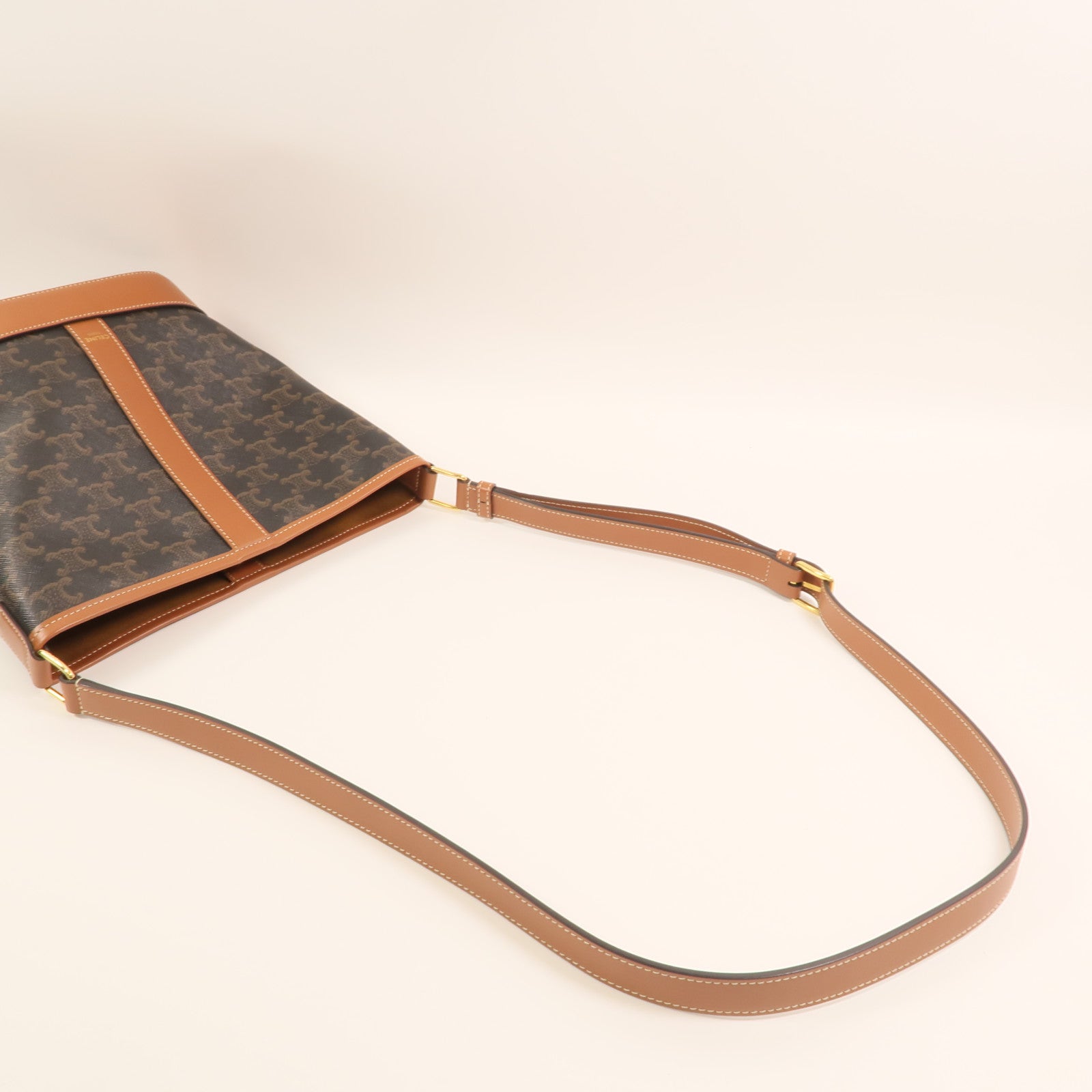 CELINE 塗層帆布Triomphe Small Bucket Bag金扣肩背袋