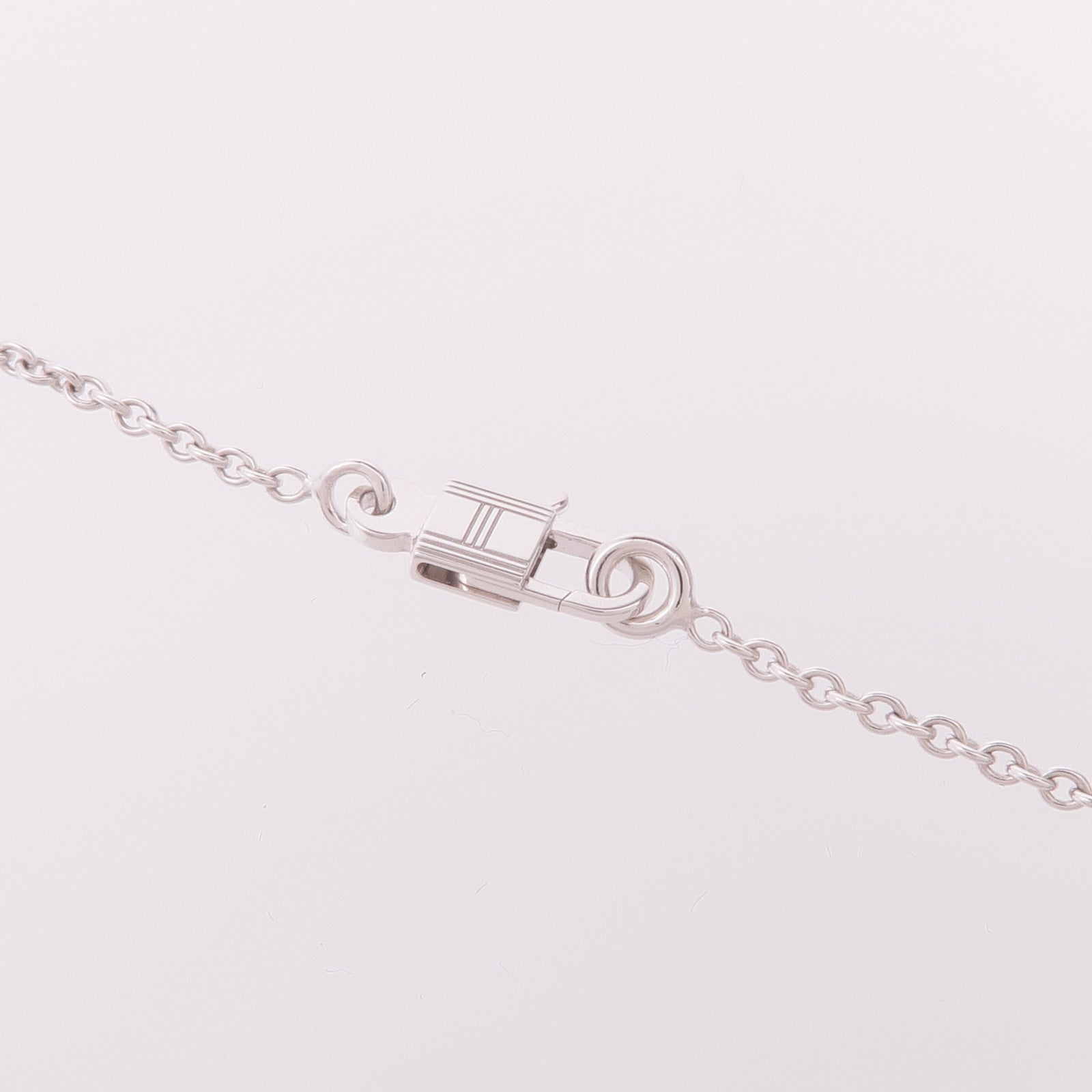 HERMES 18K白金Amulettes Constance Diamond Pendant鑽石項鍊