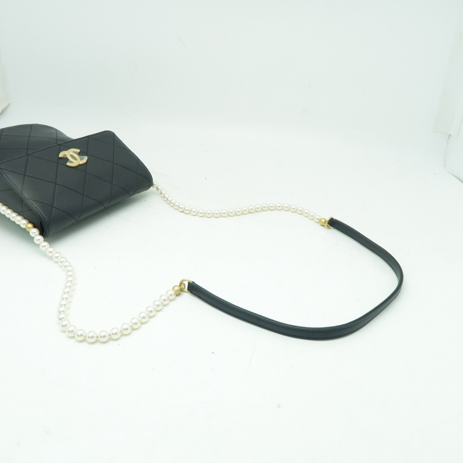 CHANEL 【激減優惠】菱格皮革Small Hobo金扣肩背袋黑色