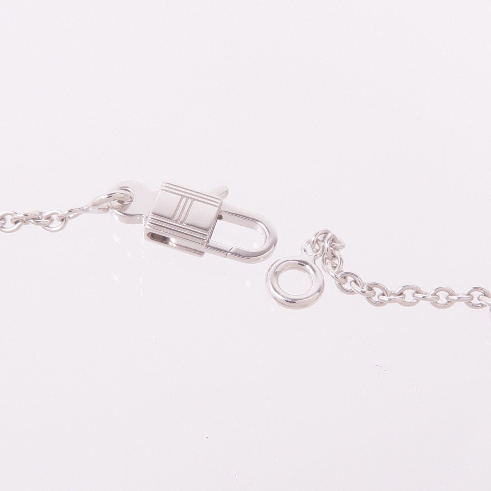 HERMES 18K白金Amulettes Constance Diamond Pendant鑽石項鍊
