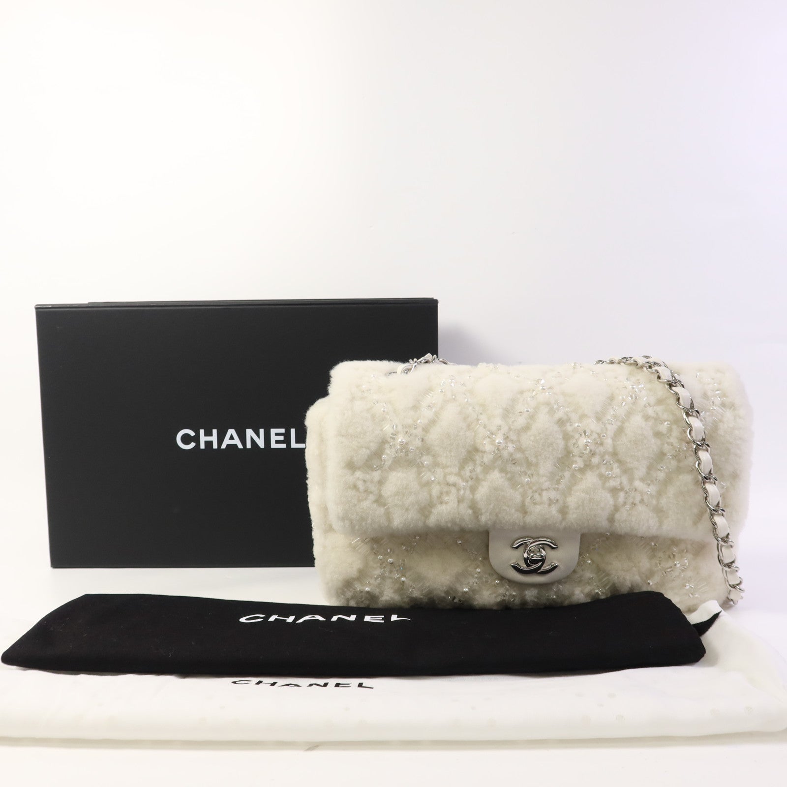 CHANEL 羊毛皮Embroidered Shearling Flap Bag銀扣鏈帶肩背袋