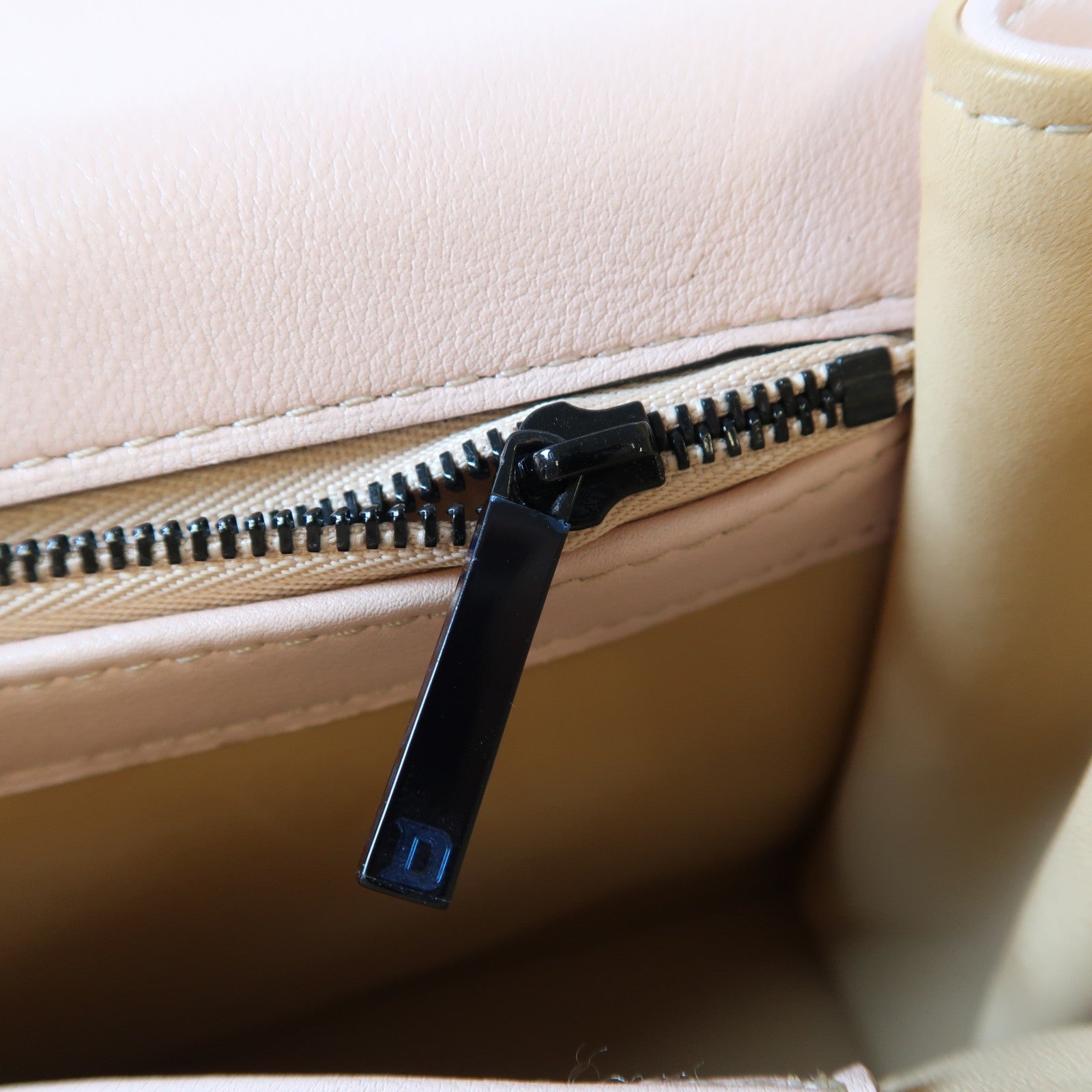 Delvaux 羊皮皮革Delvaux Tempete黑扣手挽肩背兩用袋粉紅色