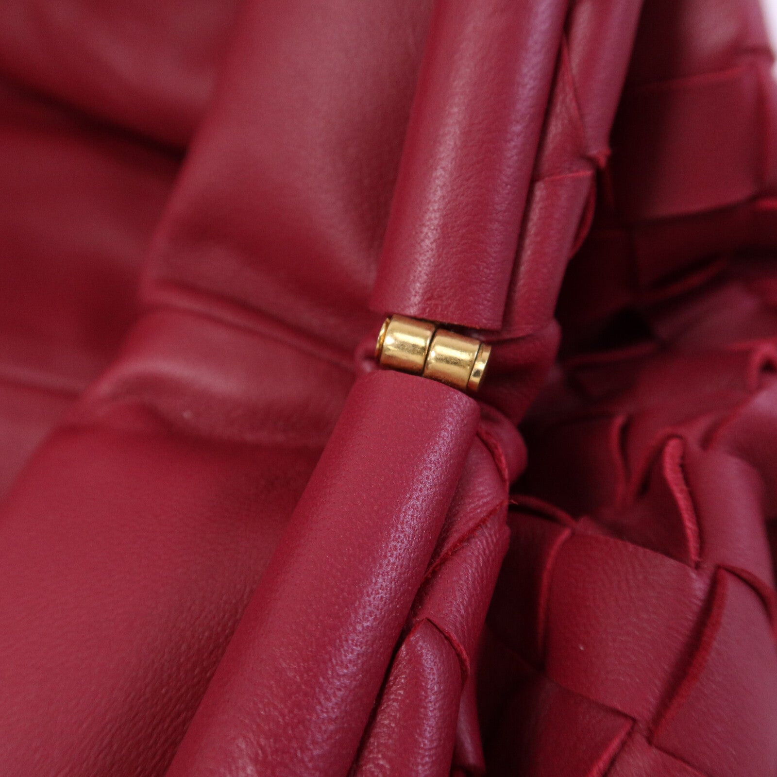 BOTTEGA VENETA 皮革Saddle Pouch金扣手拿包