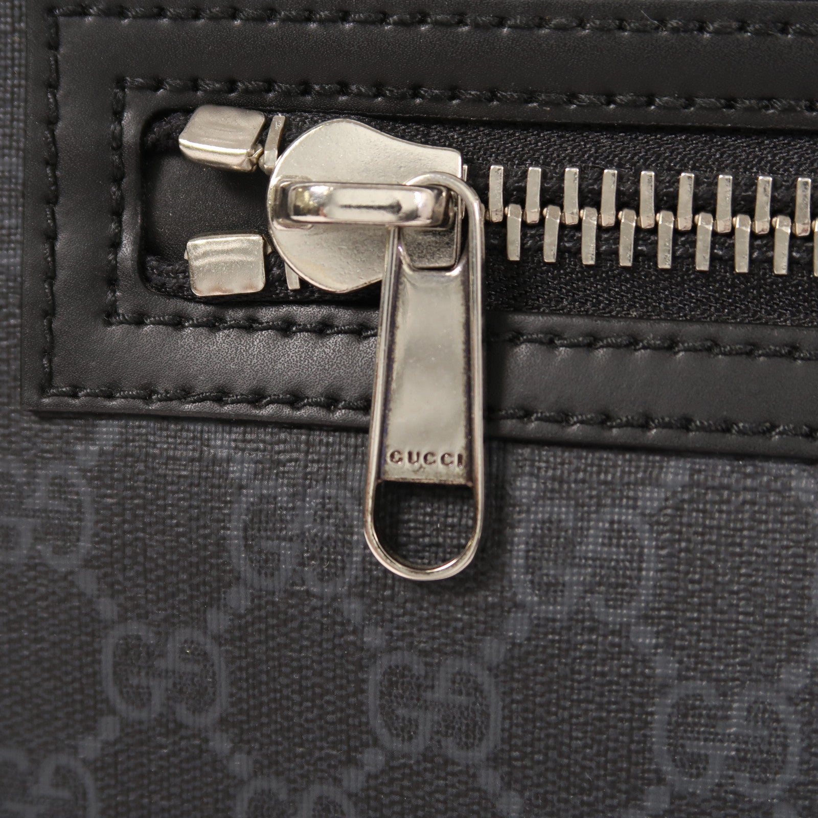 GUCCI 塗層帆布Shoulder Bag銀扣肩背袋