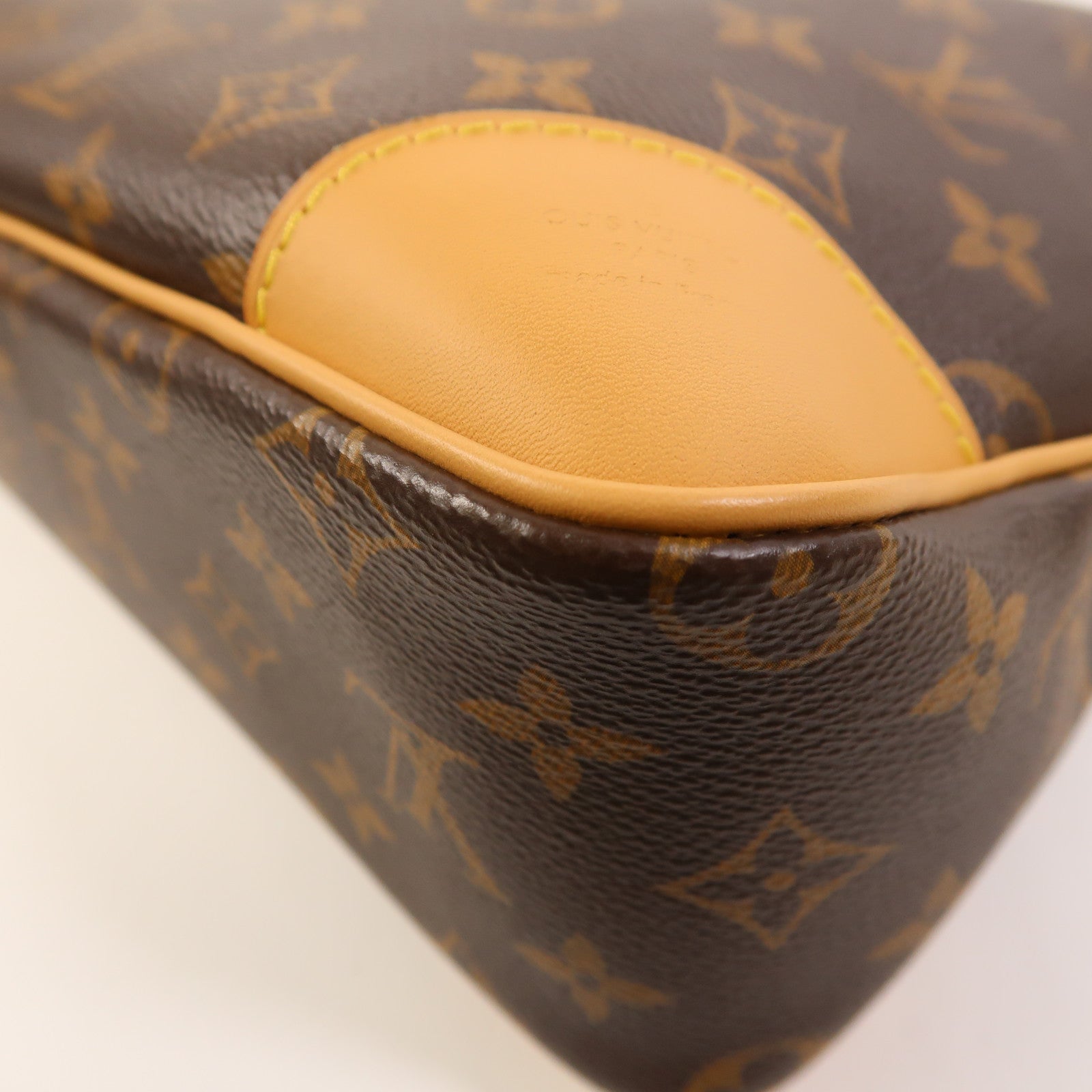 LOUIS VUITTON Monogram Odeon金扣肩背袋