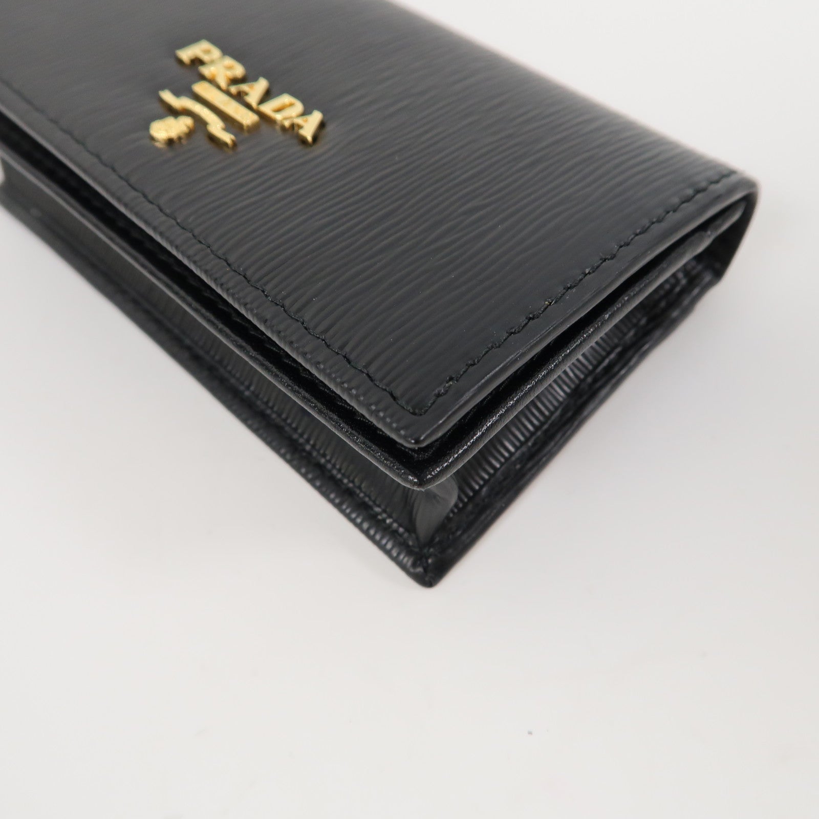 PRADA Saffiano皮革Card Case金扣卡片套黑色