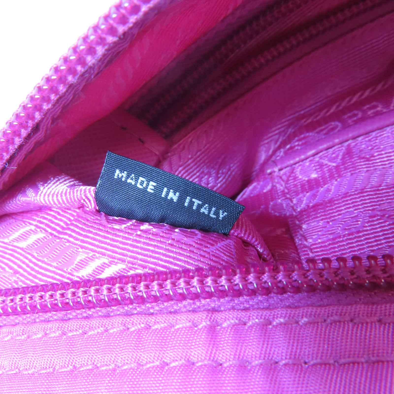 PRADA 尼龍Messenger Bag銀扣肩背袋粉紅色