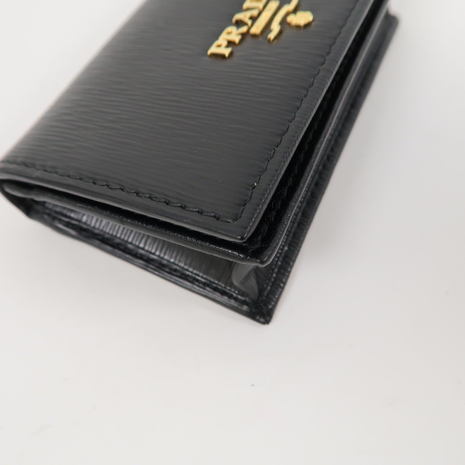 PRADA Saffiano皮革Card Case金扣卡片套黑色