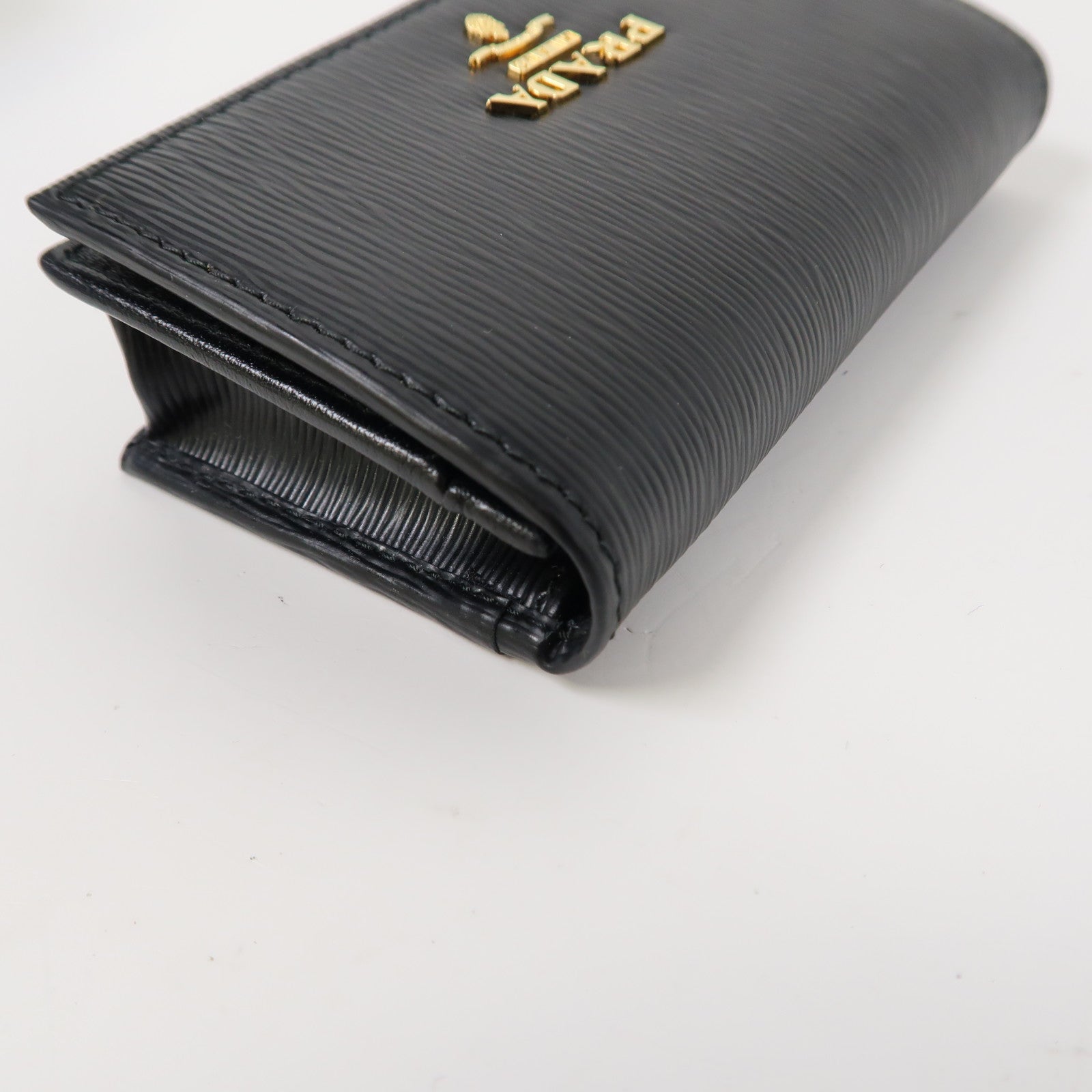 PRADA Saffiano皮革Card Case金扣卡片套黑色