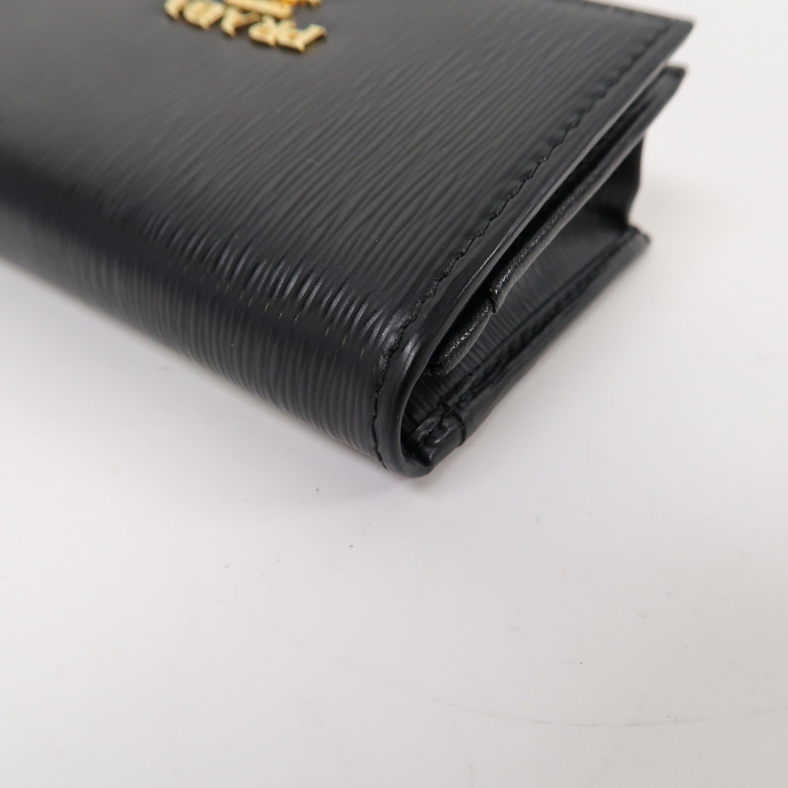 PRADA Saffiano皮革Card Case金扣卡片套黑色