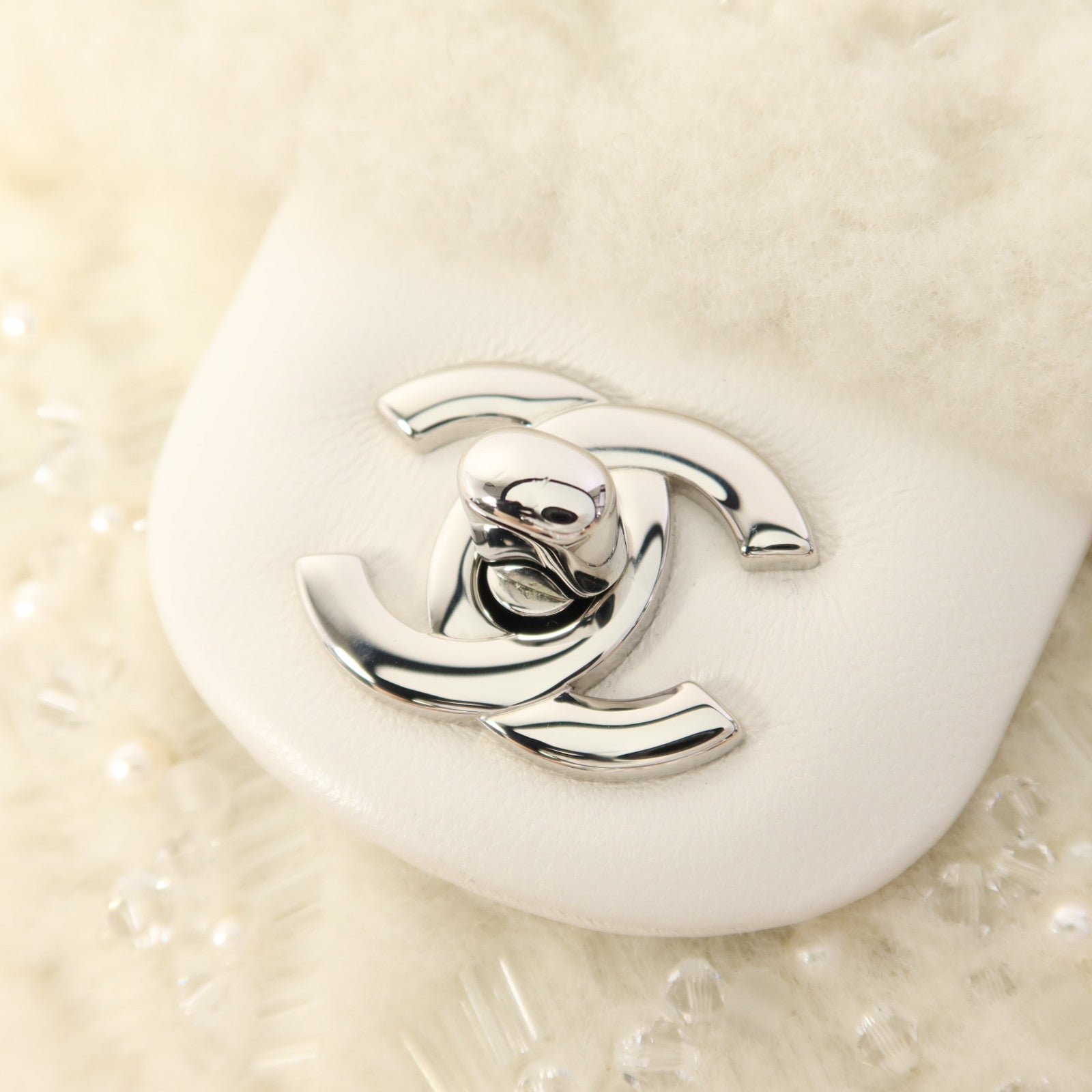 CHANEL 羊毛皮Embroidered Shearling Flap Bag銀扣鏈帶肩背袋