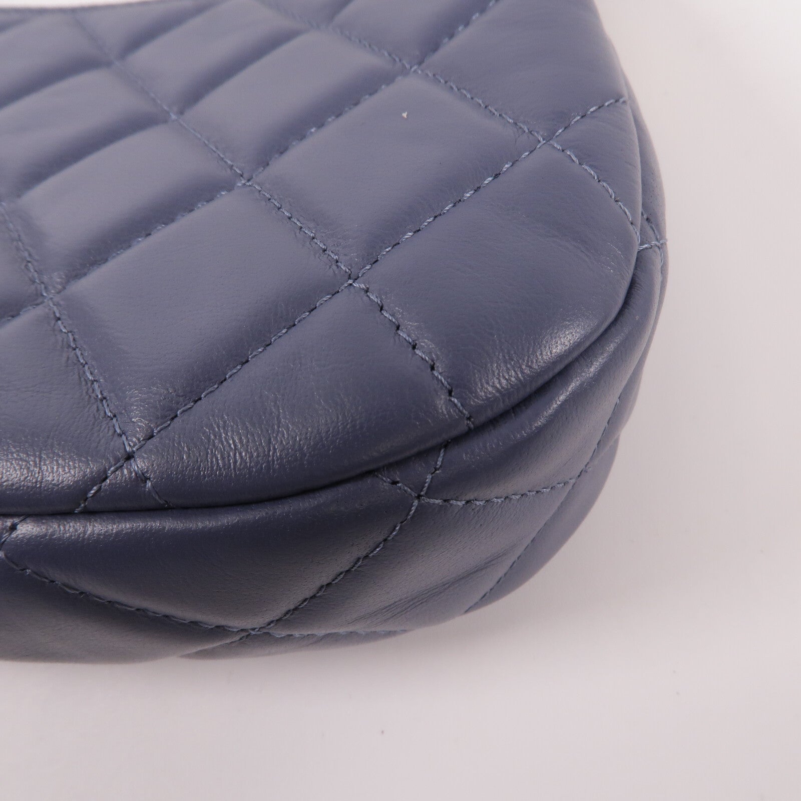 CHANEL 羊皮皮革Chanel 19 Hobo鏈帶肩背袋