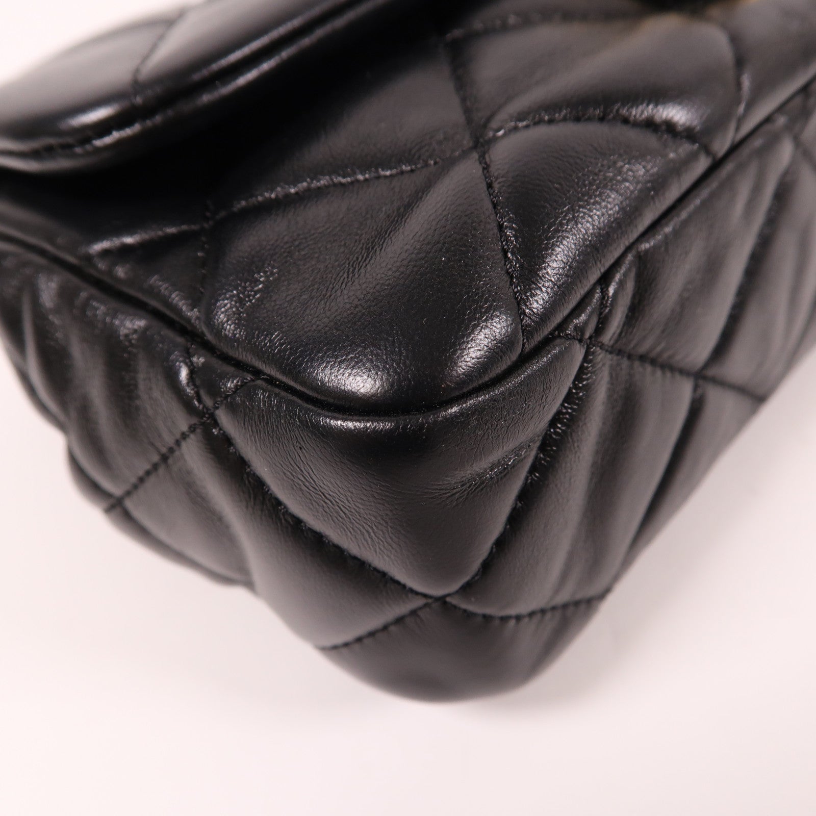 CHANEL 羊皮皮革Chain Shoulder金扣肩背袋黑色