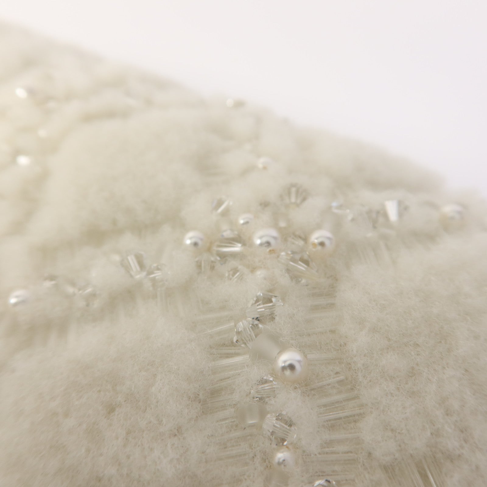 CHANEL 羊毛皮Embroidered Shearling Flap Bag銀扣鏈帶肩背袋