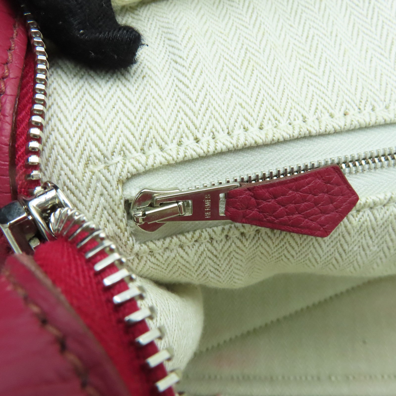HERMES Clemence皮革Victoria银扣手挽袋Ruby酒红色
