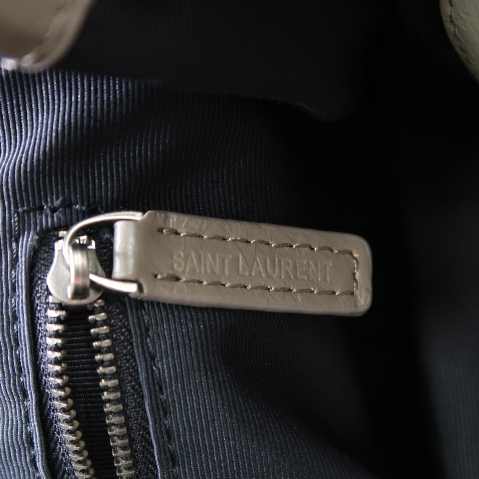 SAINT LAURENT 牛皮皮革Niki Shoulder Bag銀扣鏈帶肩背袋米色