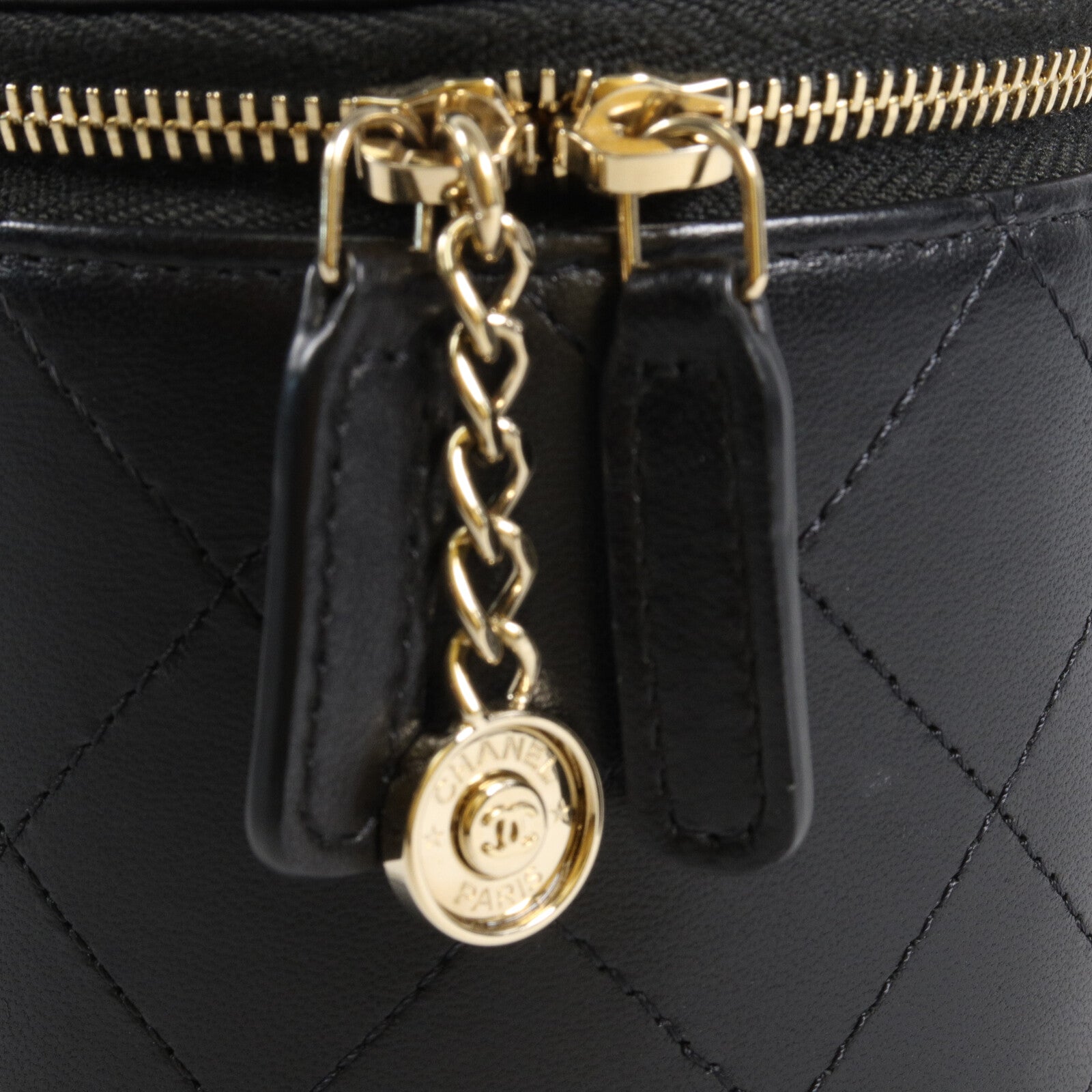 CHANEL 牛皮皮革Mini Vanity Case鏈帶肩背袋
