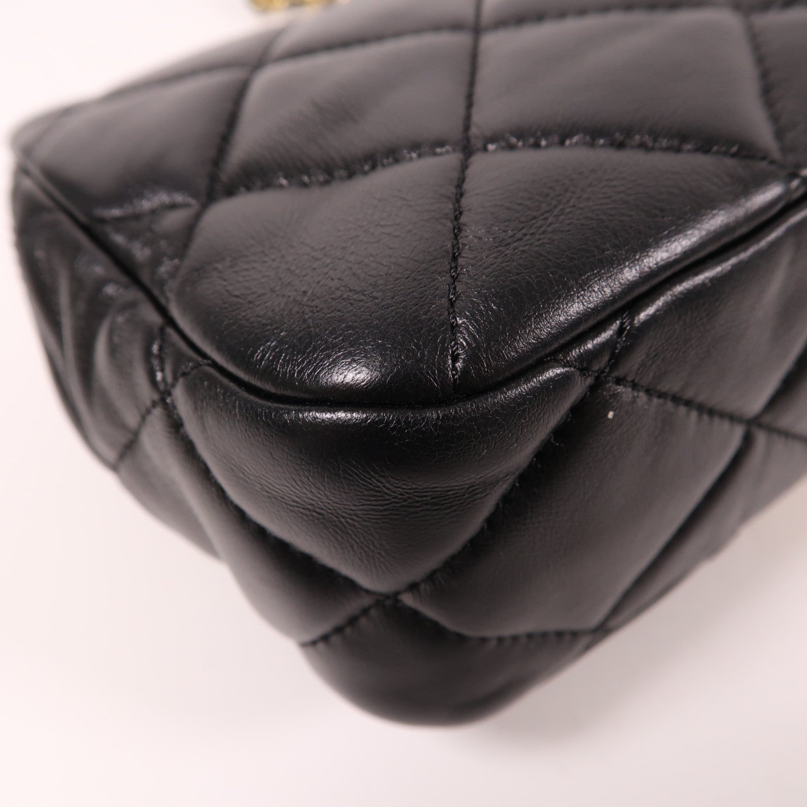 CHANEL 羊皮皮革Chain Shoulder金扣肩背袋黑色