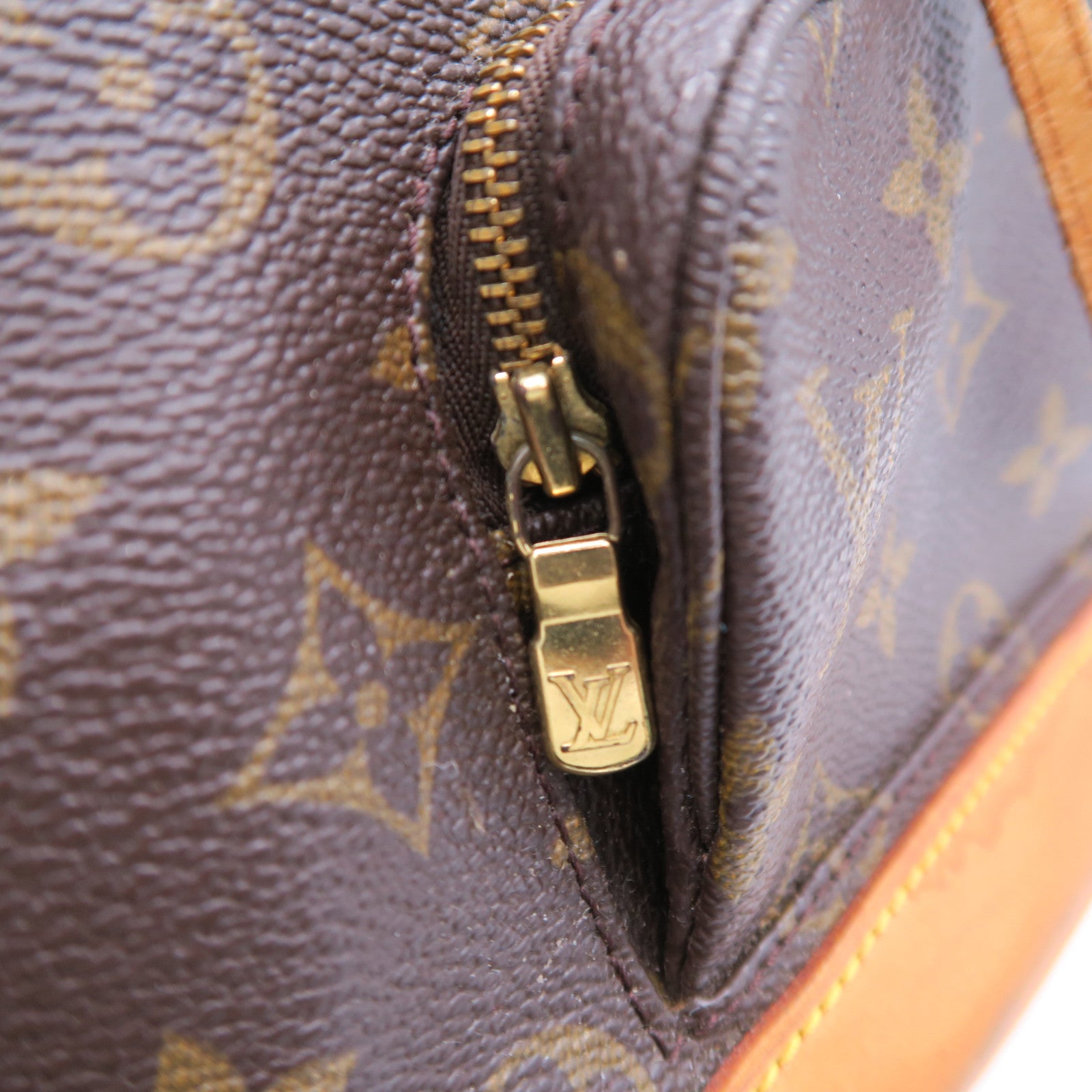 LOUIS VUITTON 【清倉大減價】Monogram Mini Montsouris金扣背包啡色