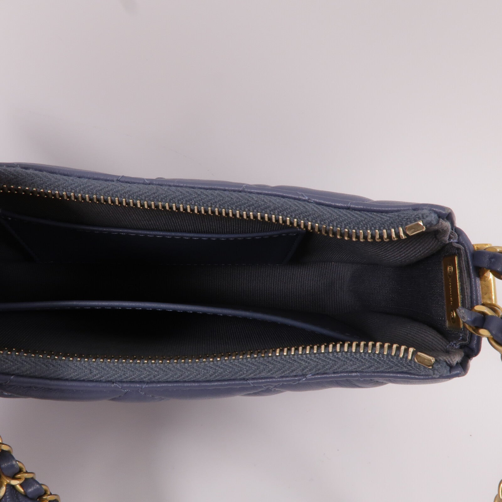 CHANEL 羊皮皮革Chanel 19 Hobo鏈帶肩背袋