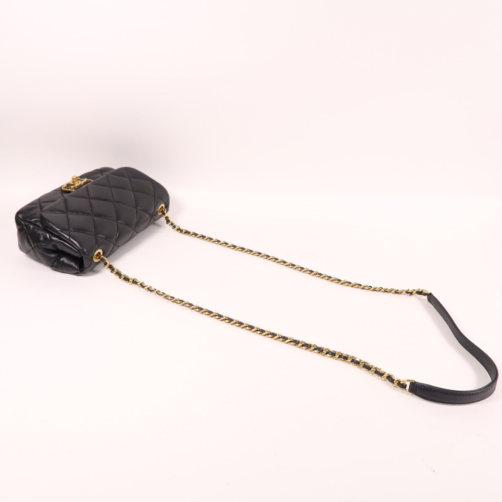 CHANEL 羊皮皮革Chain Shoulder金扣肩背袋黑色