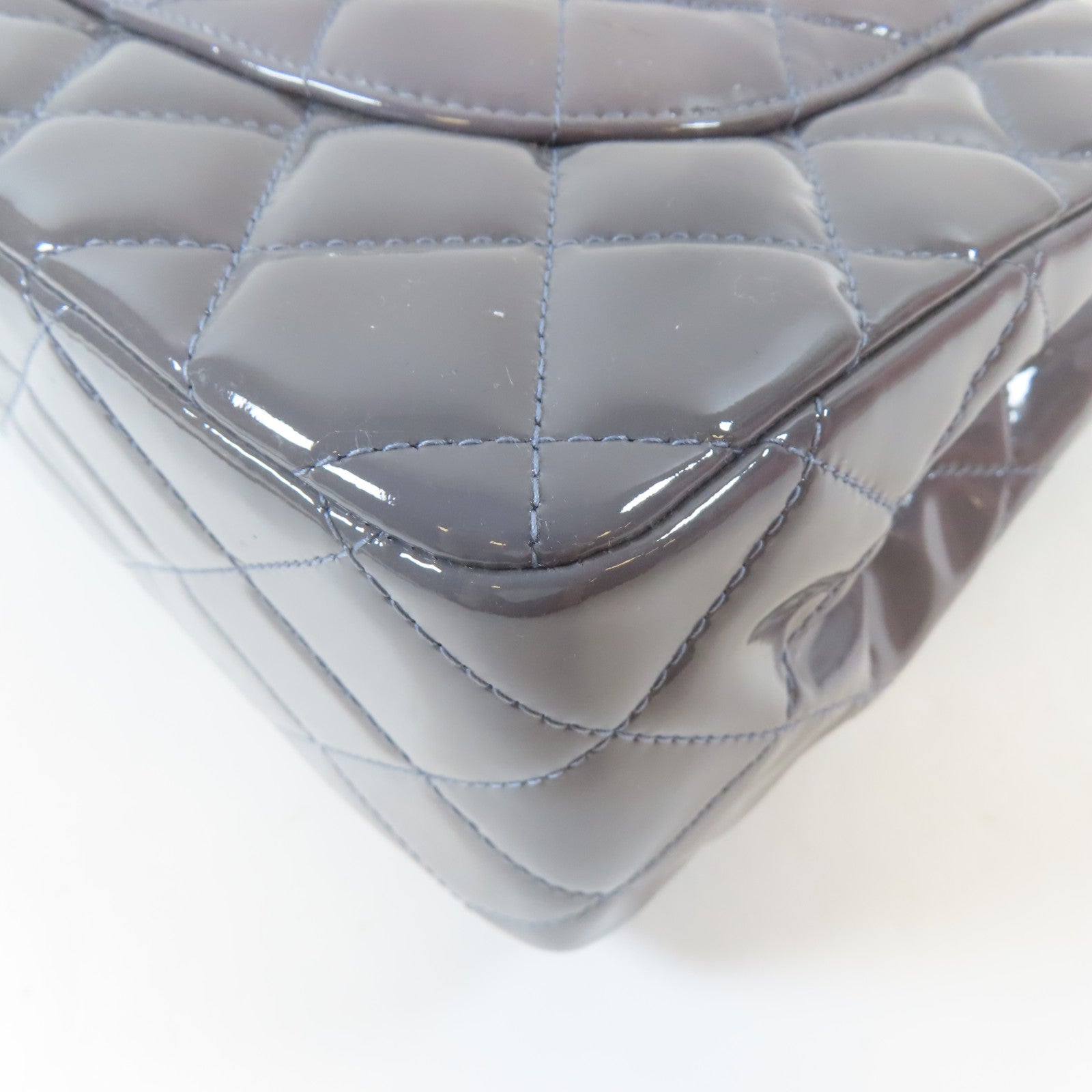 CHANEL 【激減優惠】菱格漆皮皮革Classic銀扣鏈帶肩背袋紫色
