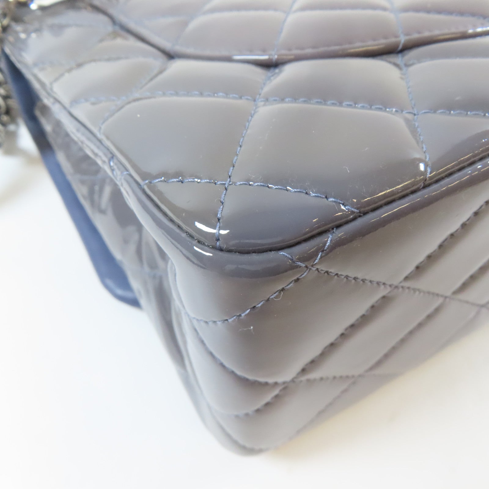 CHANEL 【激減優惠】菱格漆皮皮革Classic銀扣鏈帶肩背袋紫色