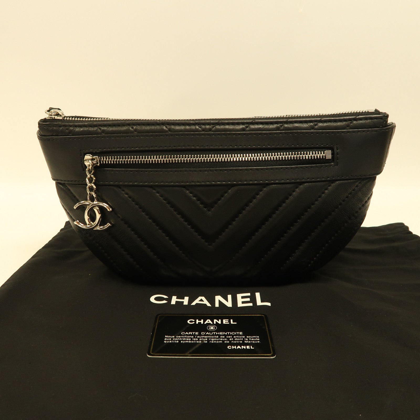 CHANEL 【激減優惠】斜紋羊皮皮革Waist Bag銀扣腰包黑色