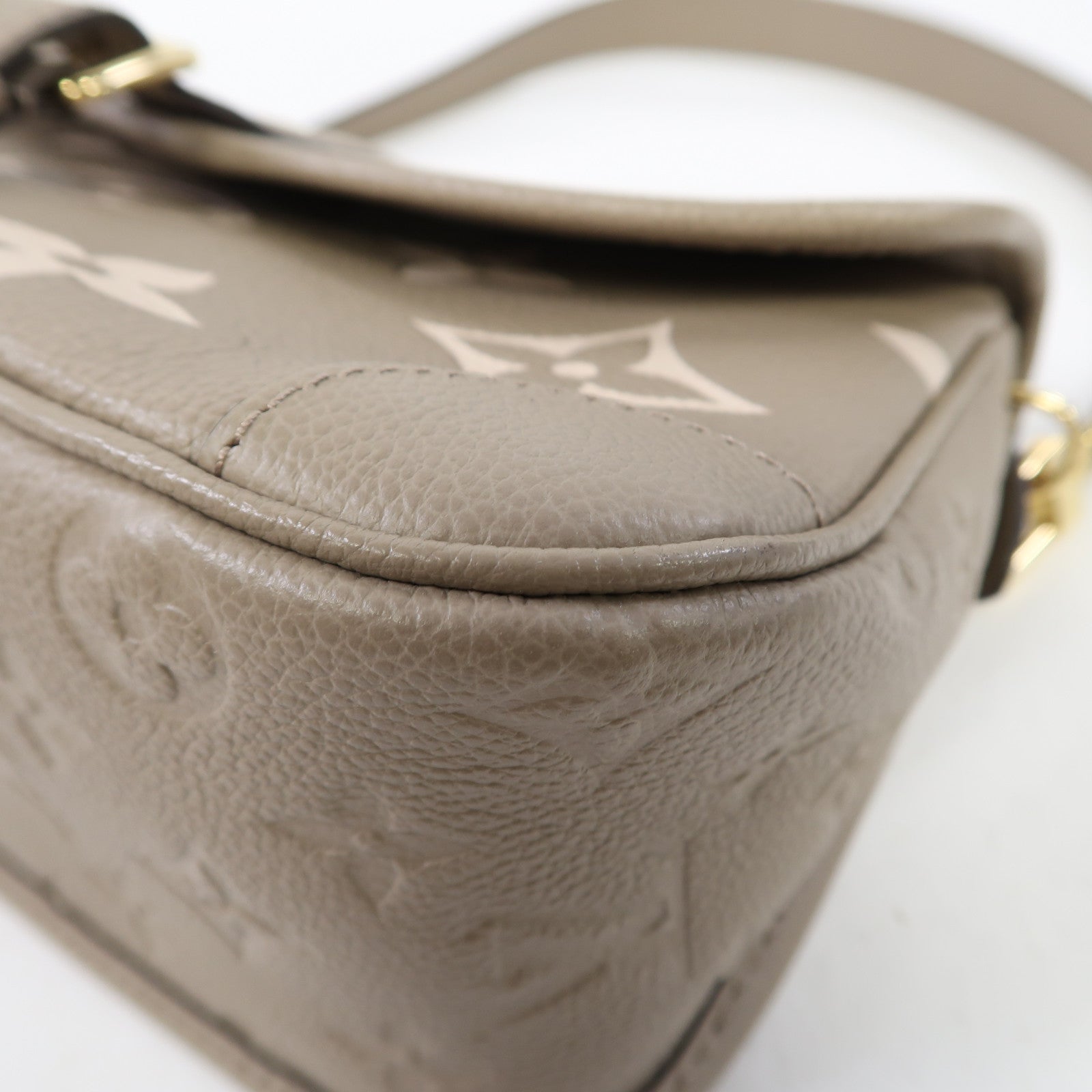 LOUIS VUITTON Monogram Empereinte Diane金扣肩背袋卡其色
