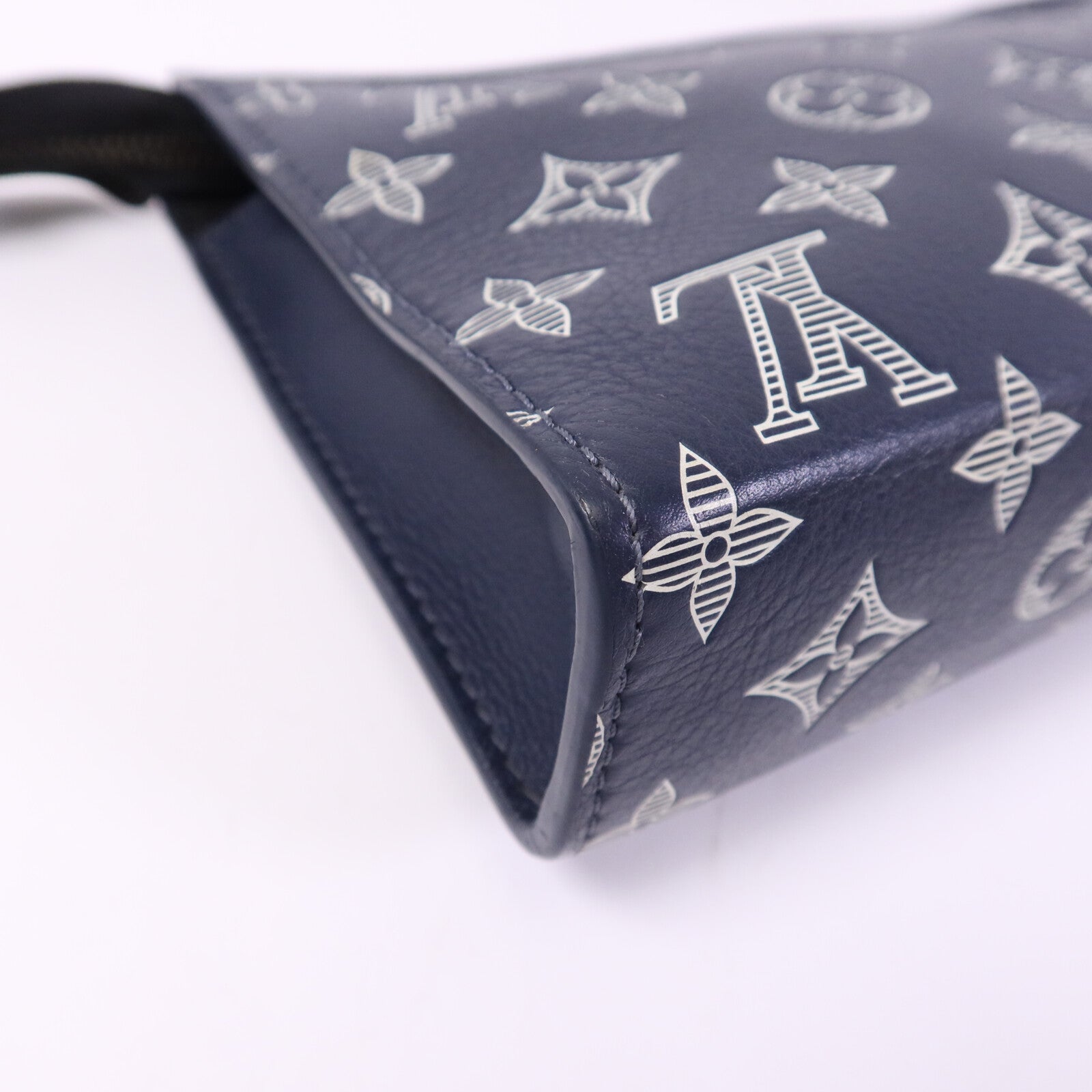LOUIS VUITTON Monogram Shadow Gaston Wearable Wallet肩背袋
